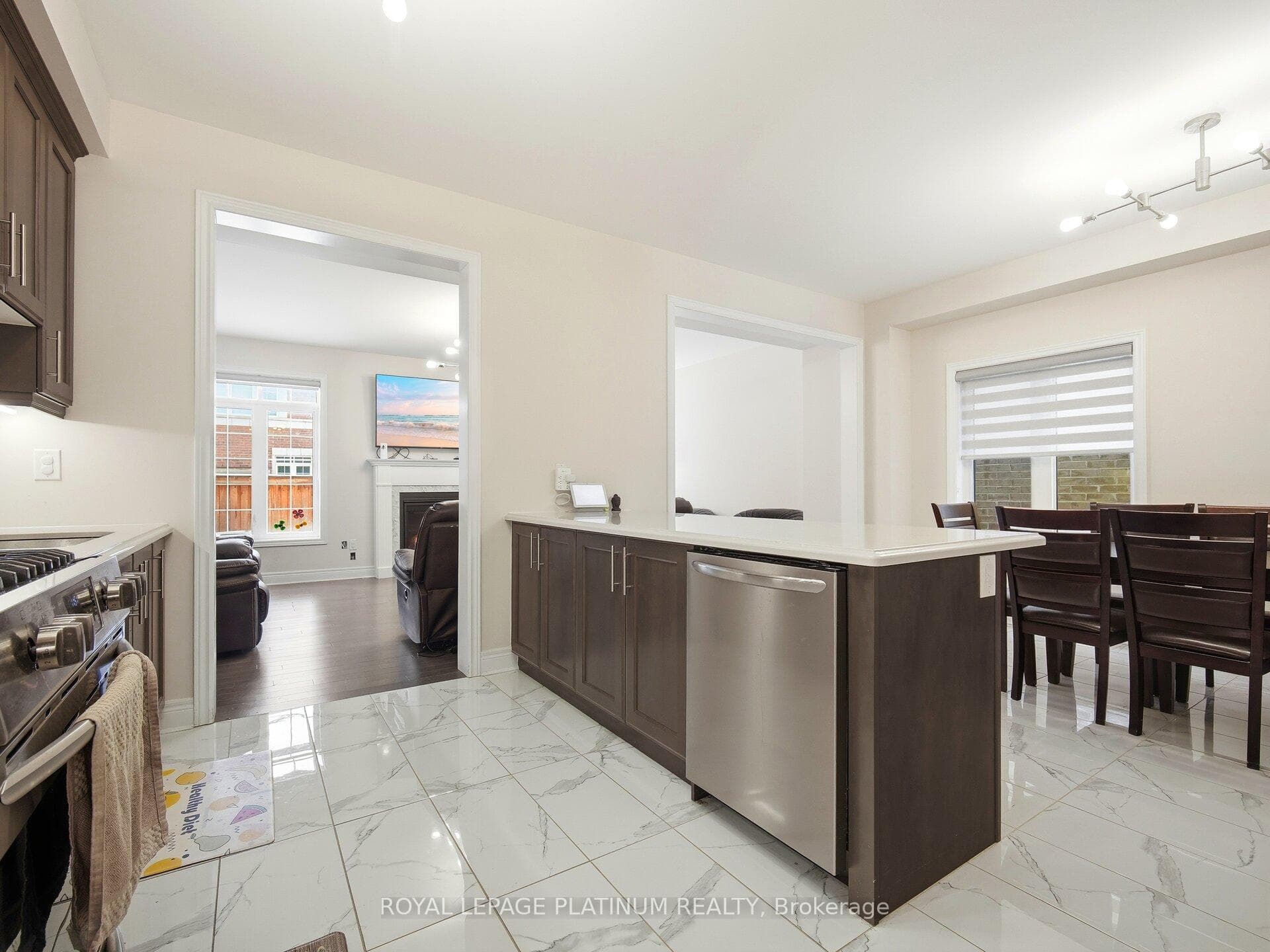 28 OVERSTONE Road photo 11