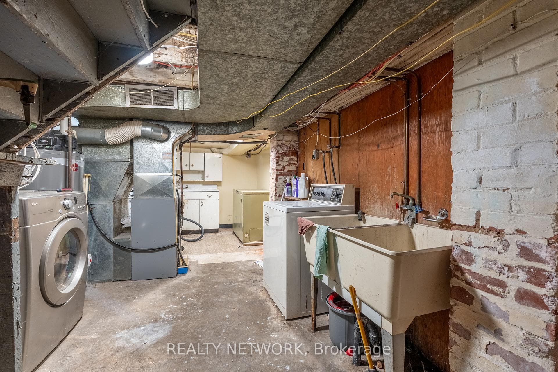 229 Park Row photo 31