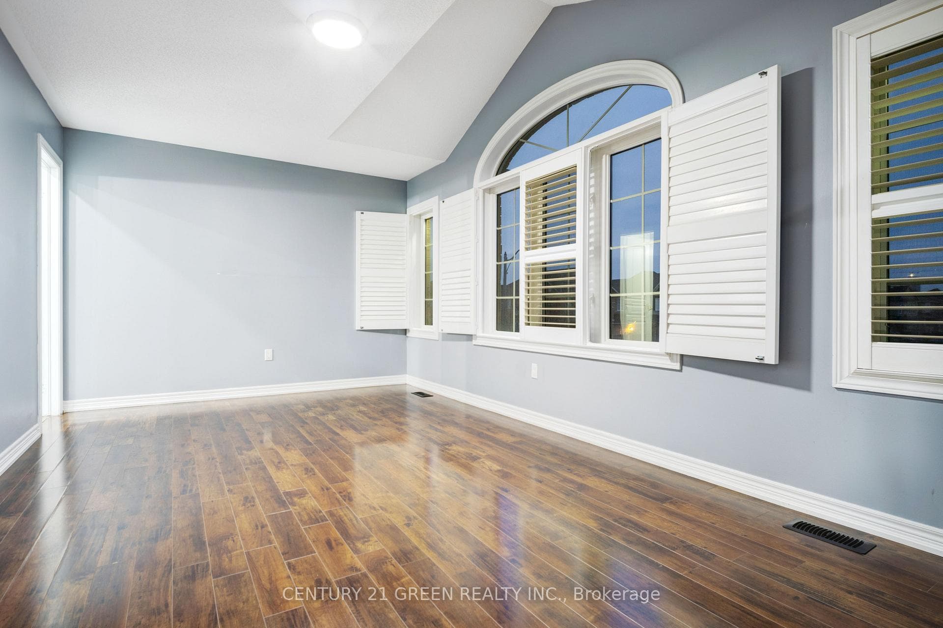 32 Riverglen Street photo 26