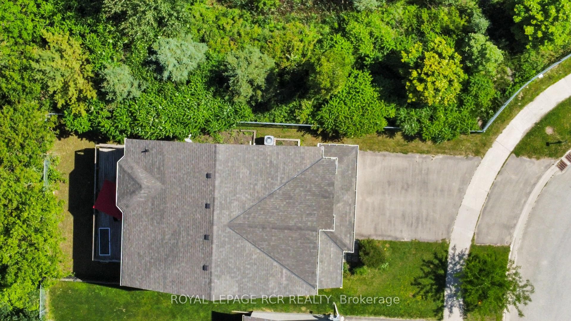404 Rintoul Crescent photo 35