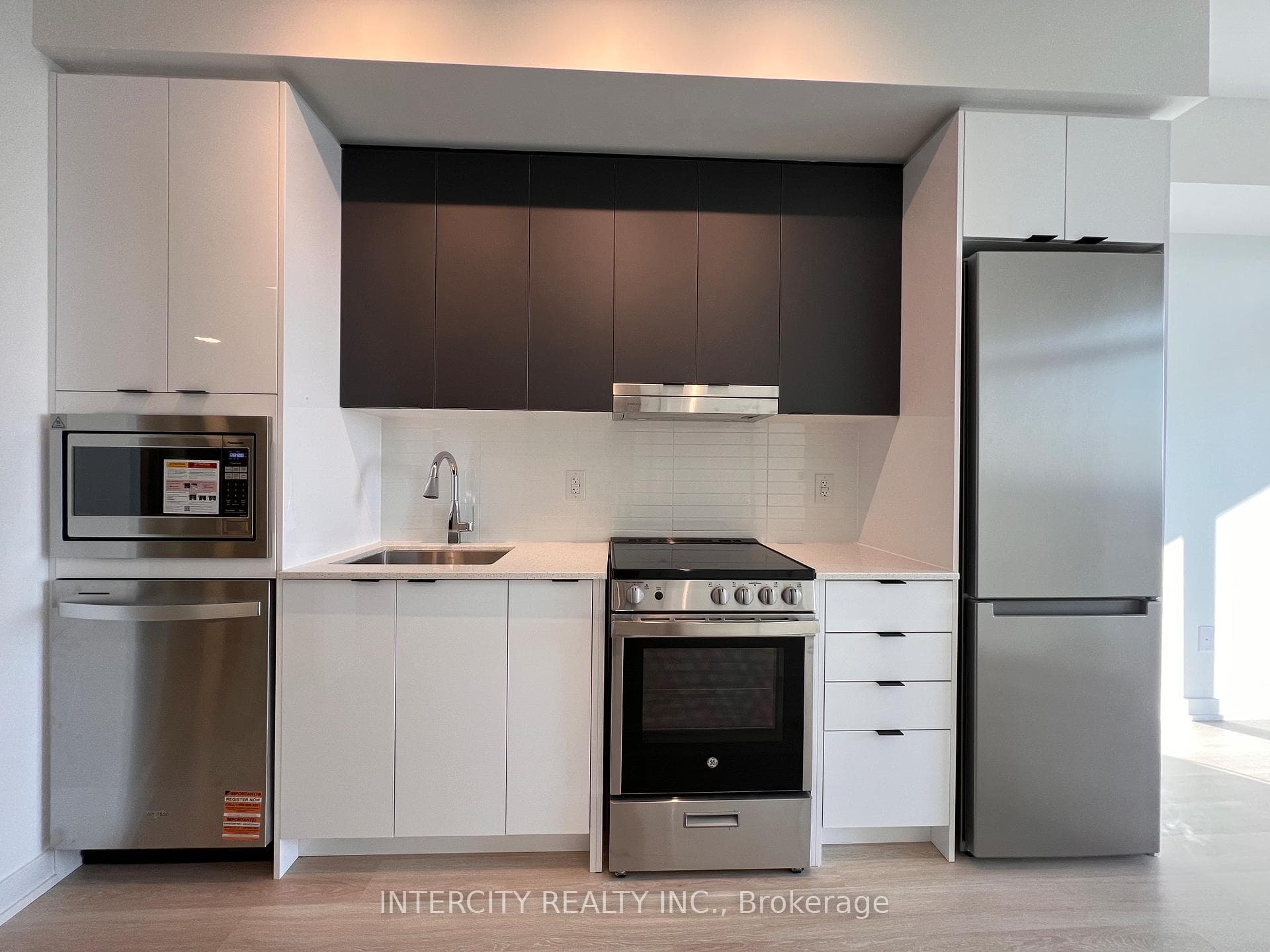 5105 Hurontario Street Unit 2807 photo 4