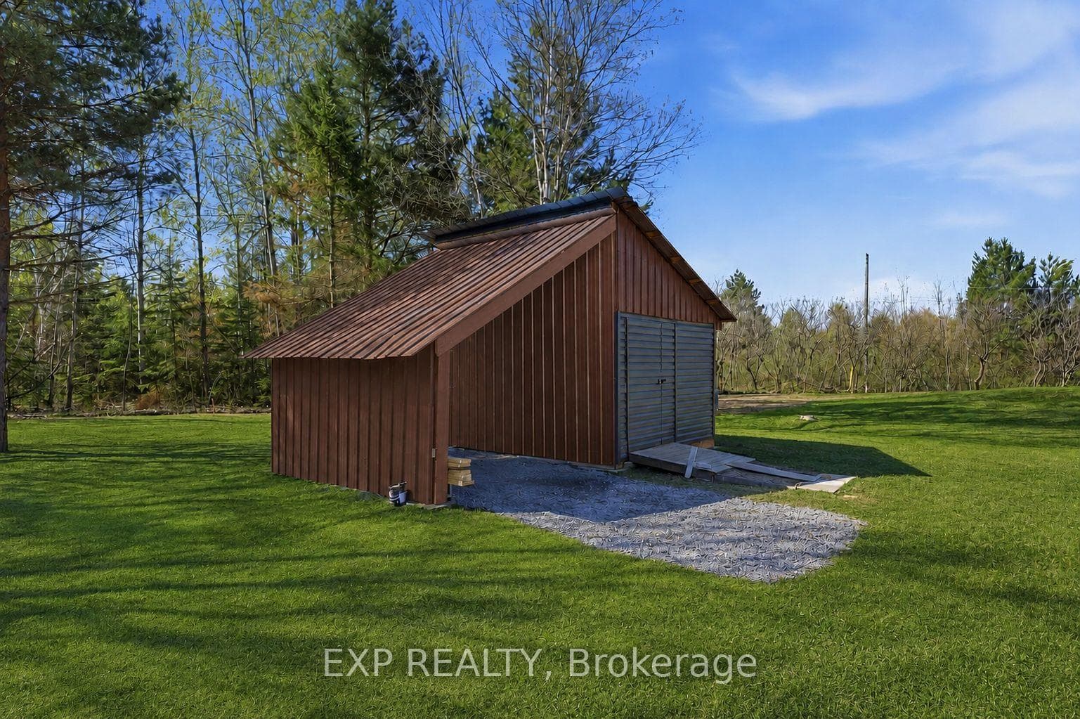 568 LAKE GEORGE Road photo 42