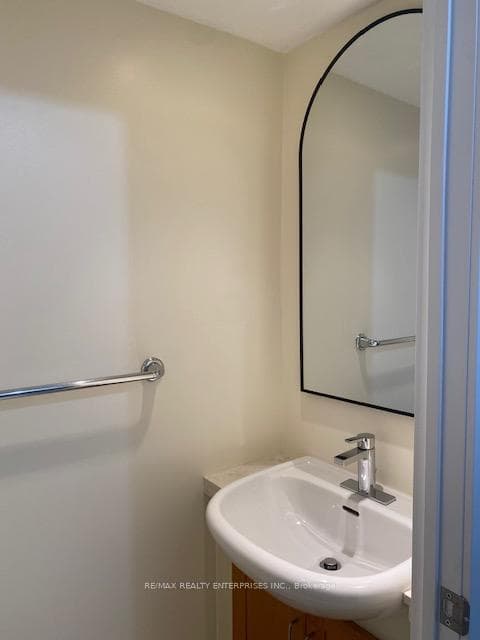 208 Queens Quay Unit 810 photo 6
