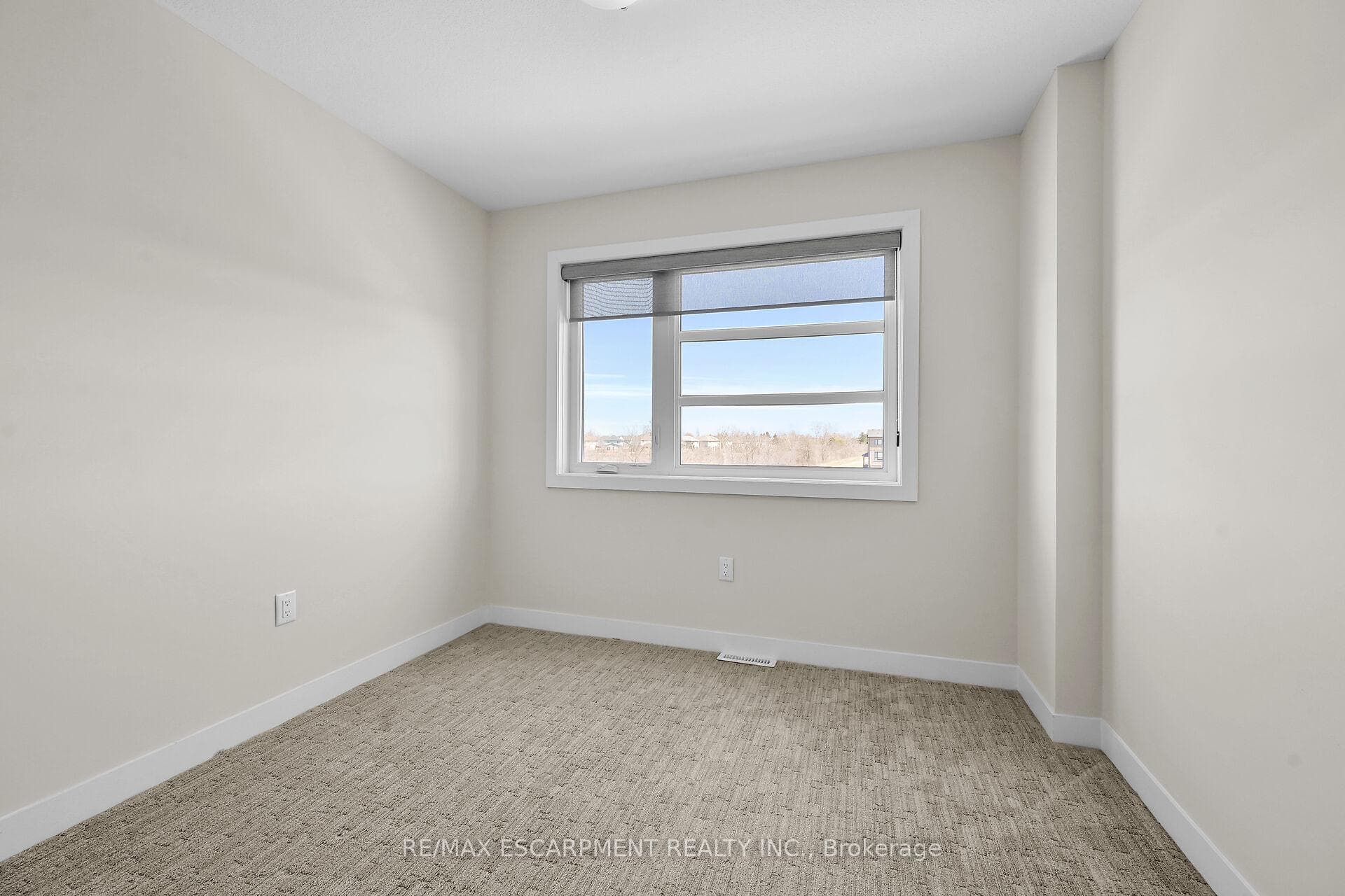 904 West Village Square photo 38