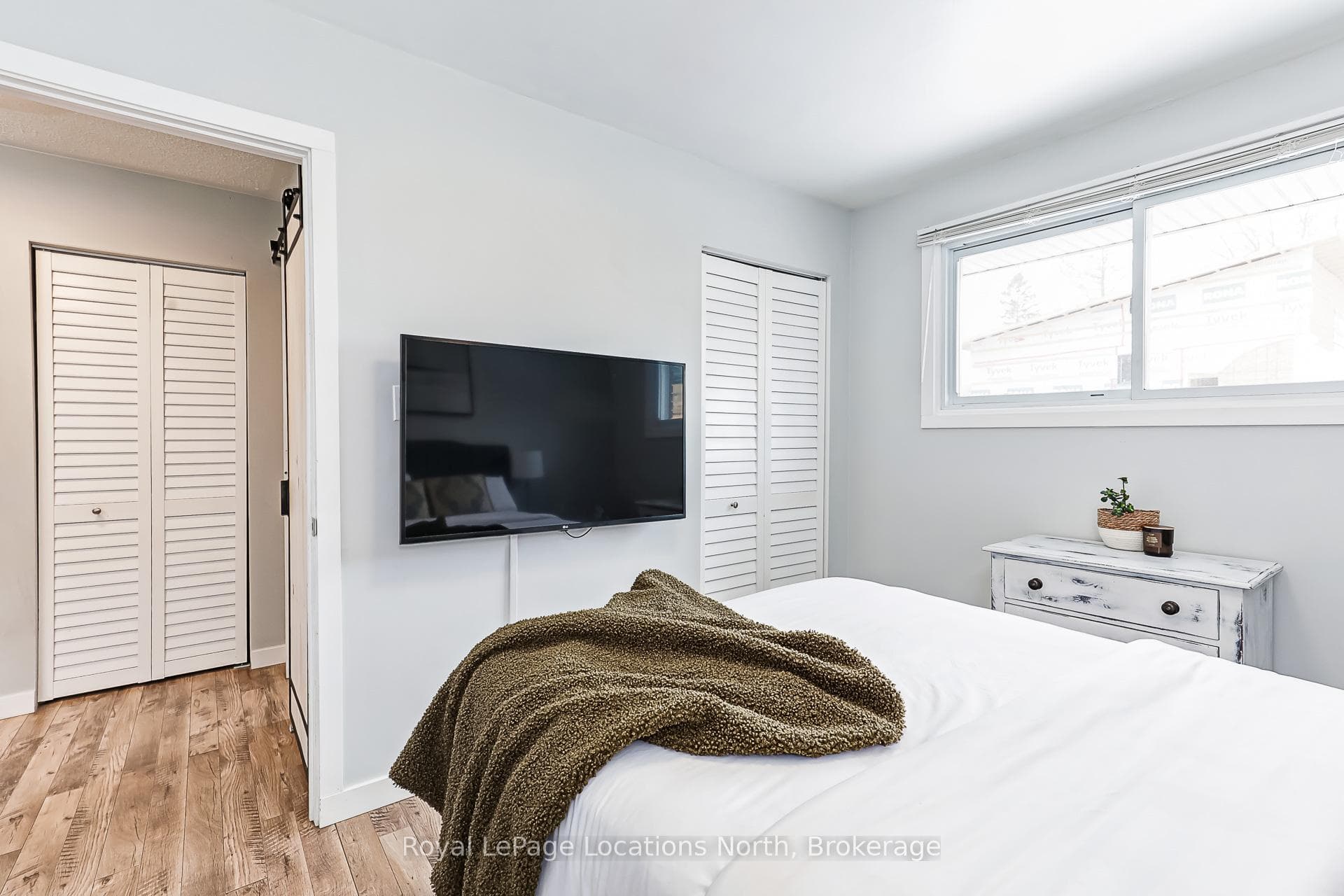 498 Spruce Street photo 25