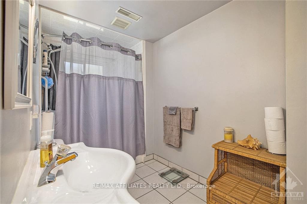 52 GEORGE Avenue photo 8