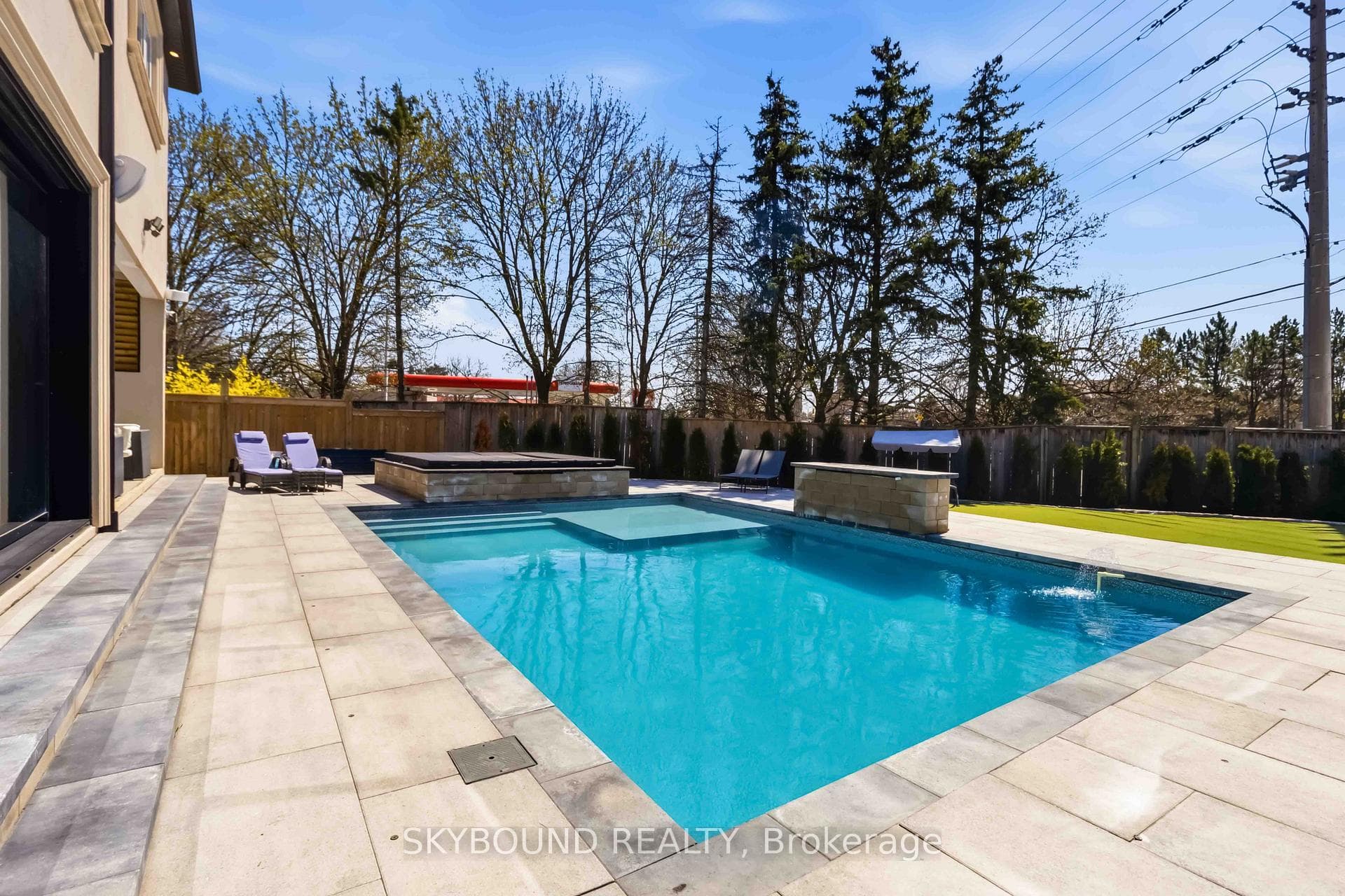 2711 Spruce Needle Court photo 4