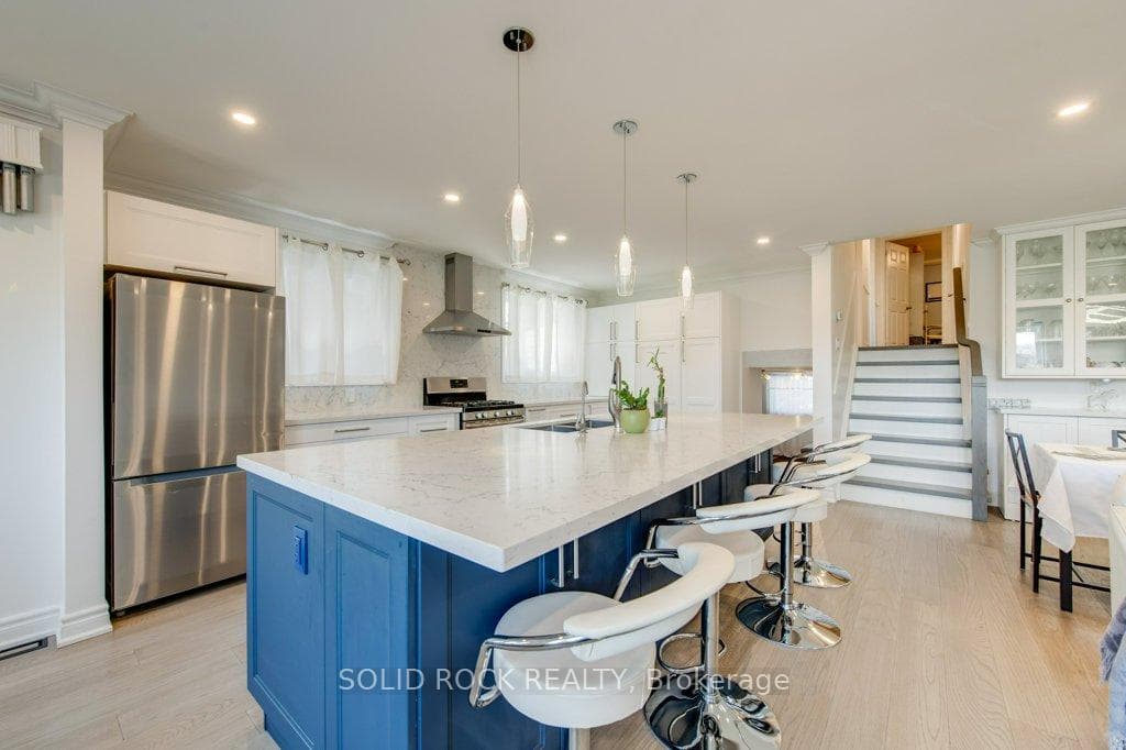 Oversized Island for Gathering
