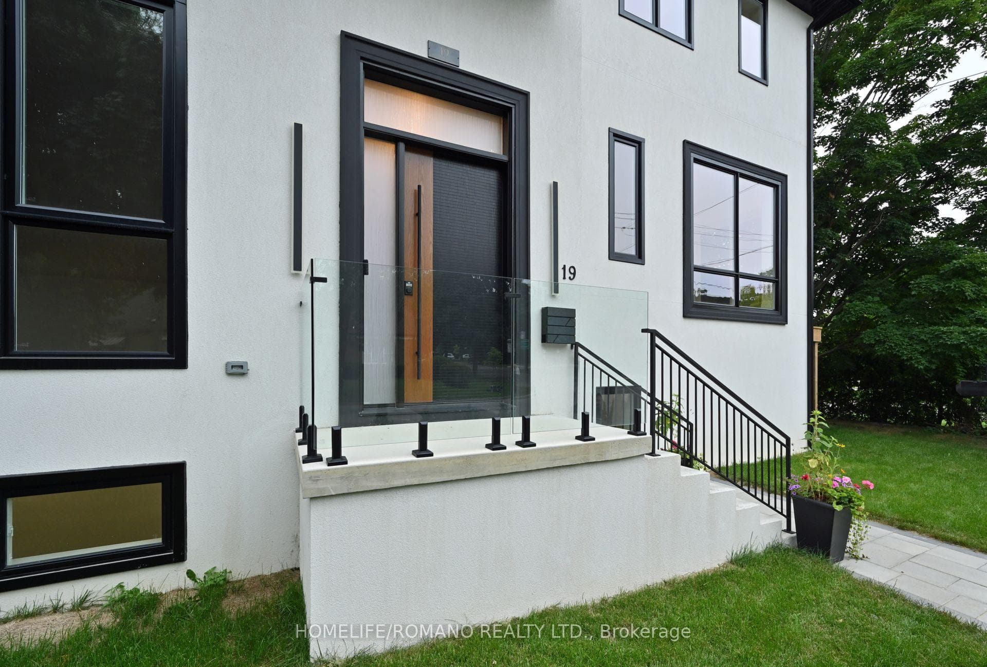 19 King High Avenue photo 3