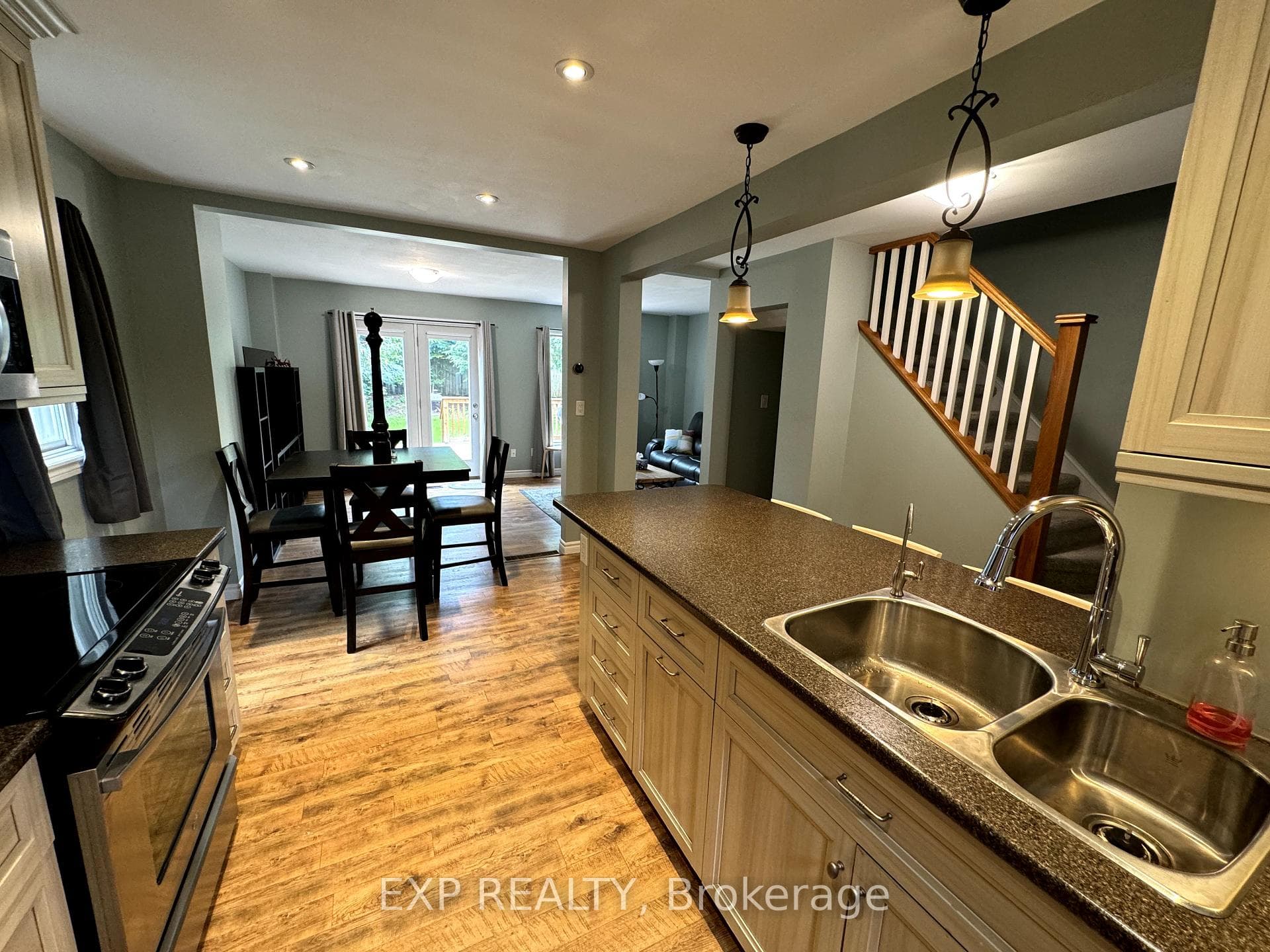 132 Elaine Drive photo 5