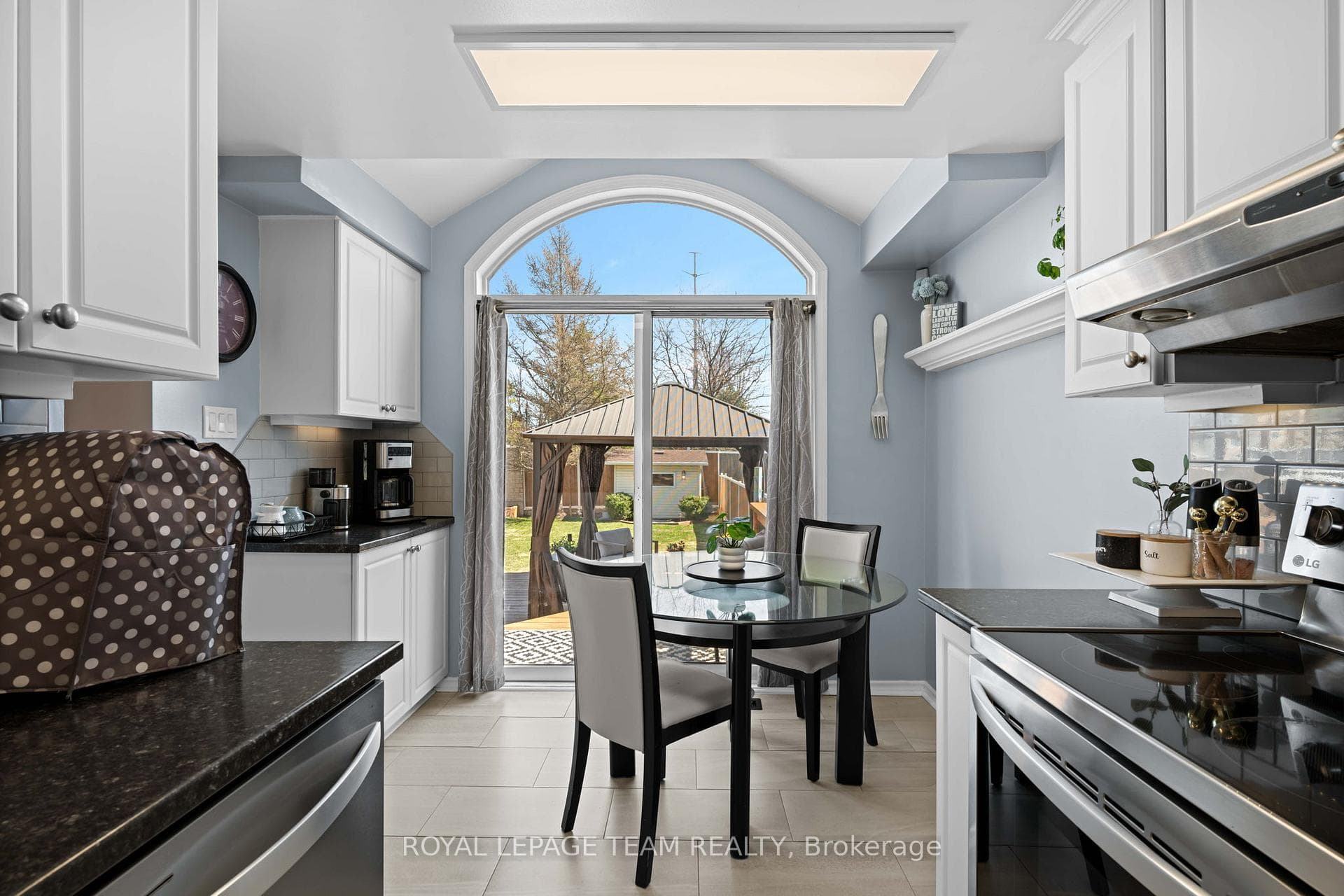 646 Casabella Drive photo 17