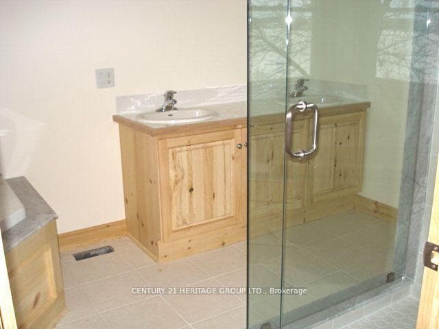 274 Douglas Road photo 10