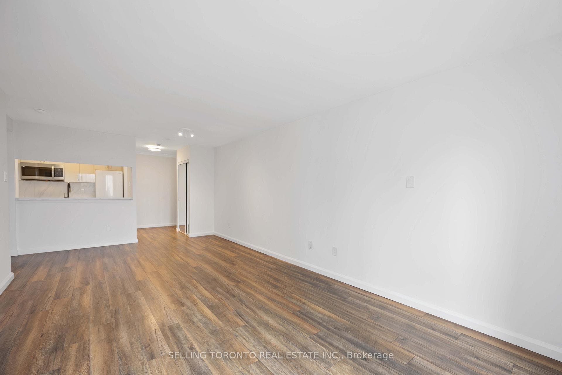 1055 Bay Street Unit 712 photo 11