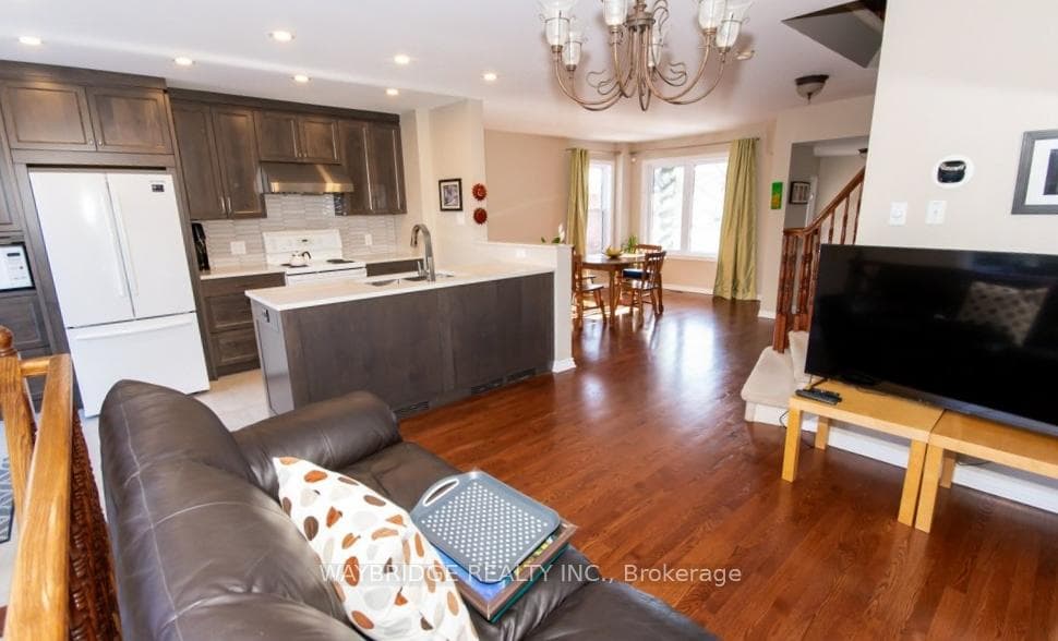 72 Trump Avenue photo 26
