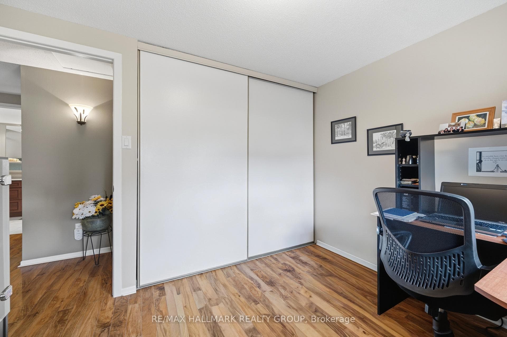 8052 Jeanne D'arc Boulevard photo 24