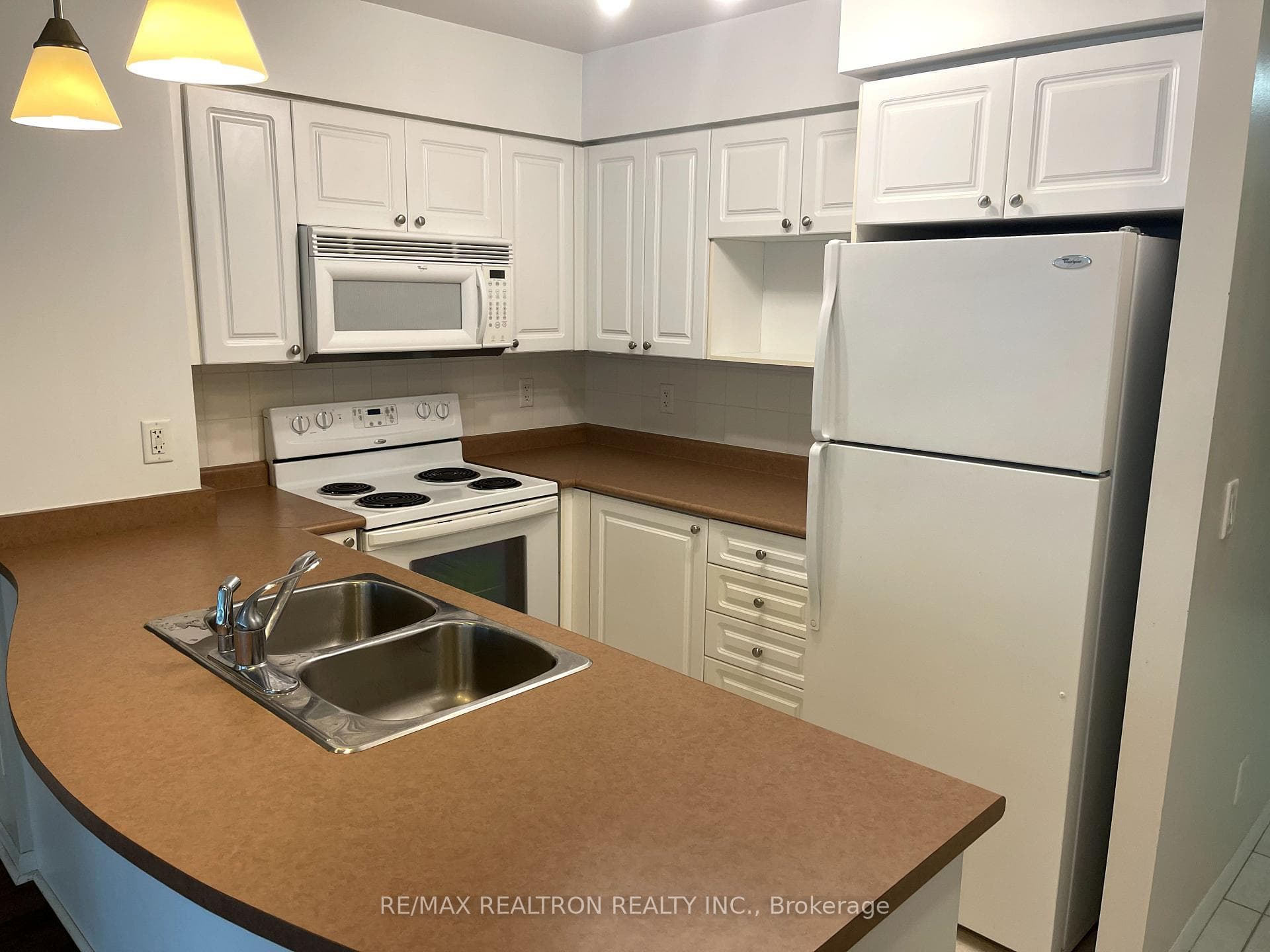 18 Yonge Street Unit 1815 photo 3