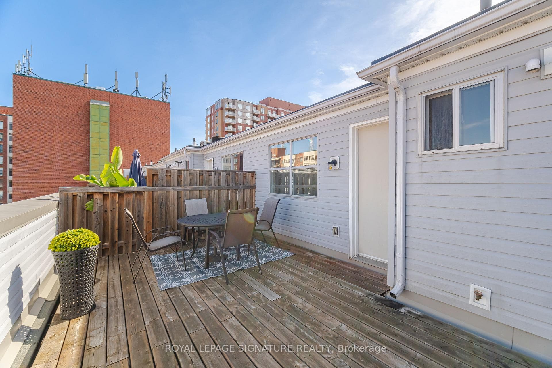 1390 Bloor Street Unit 2 photo 33