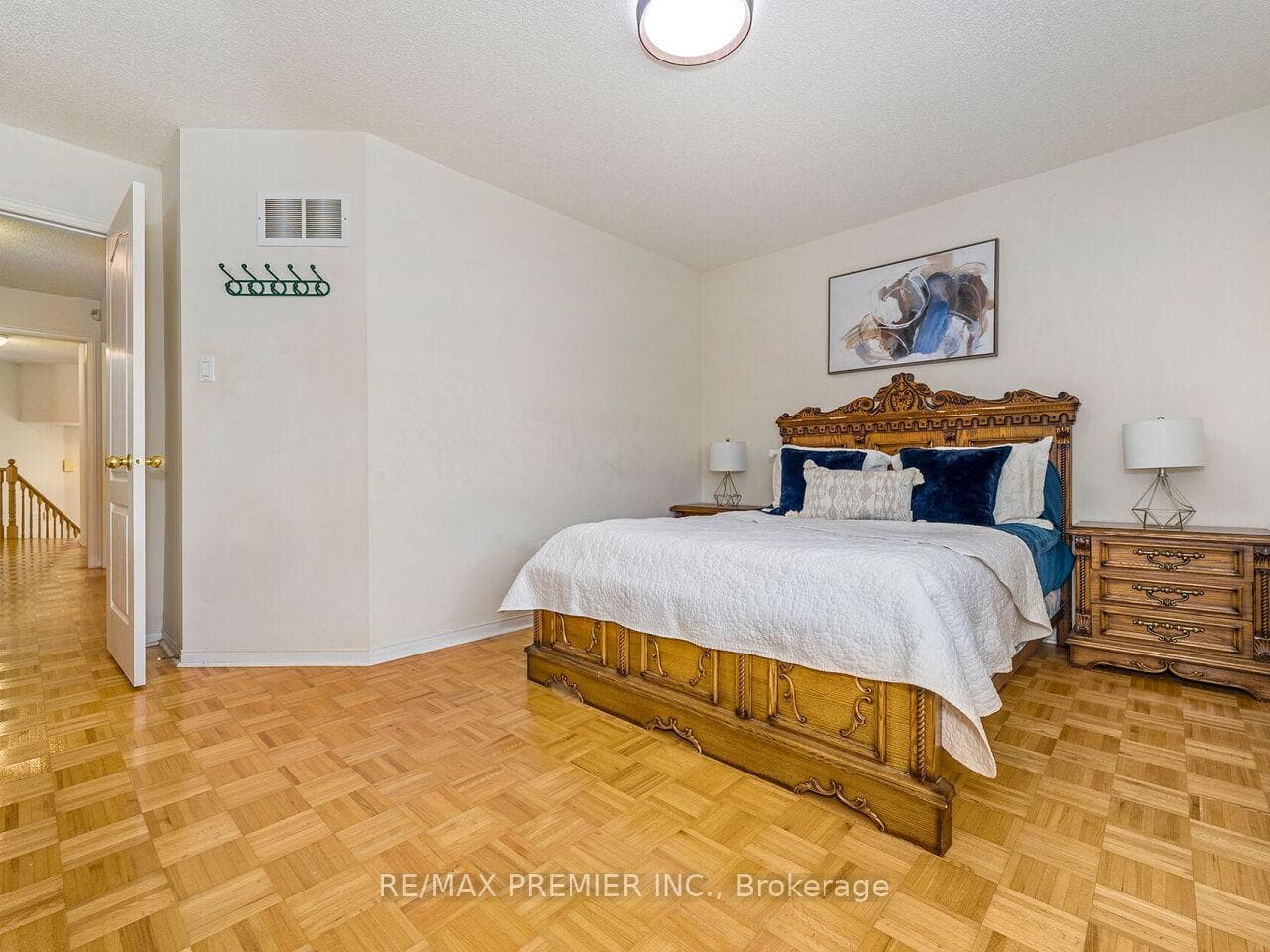 90 Hawker Road photo 22
