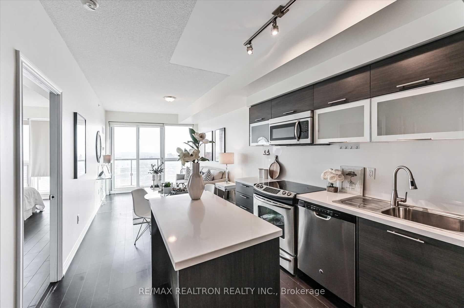 386 Yonge Street Unit 4103 photo 2