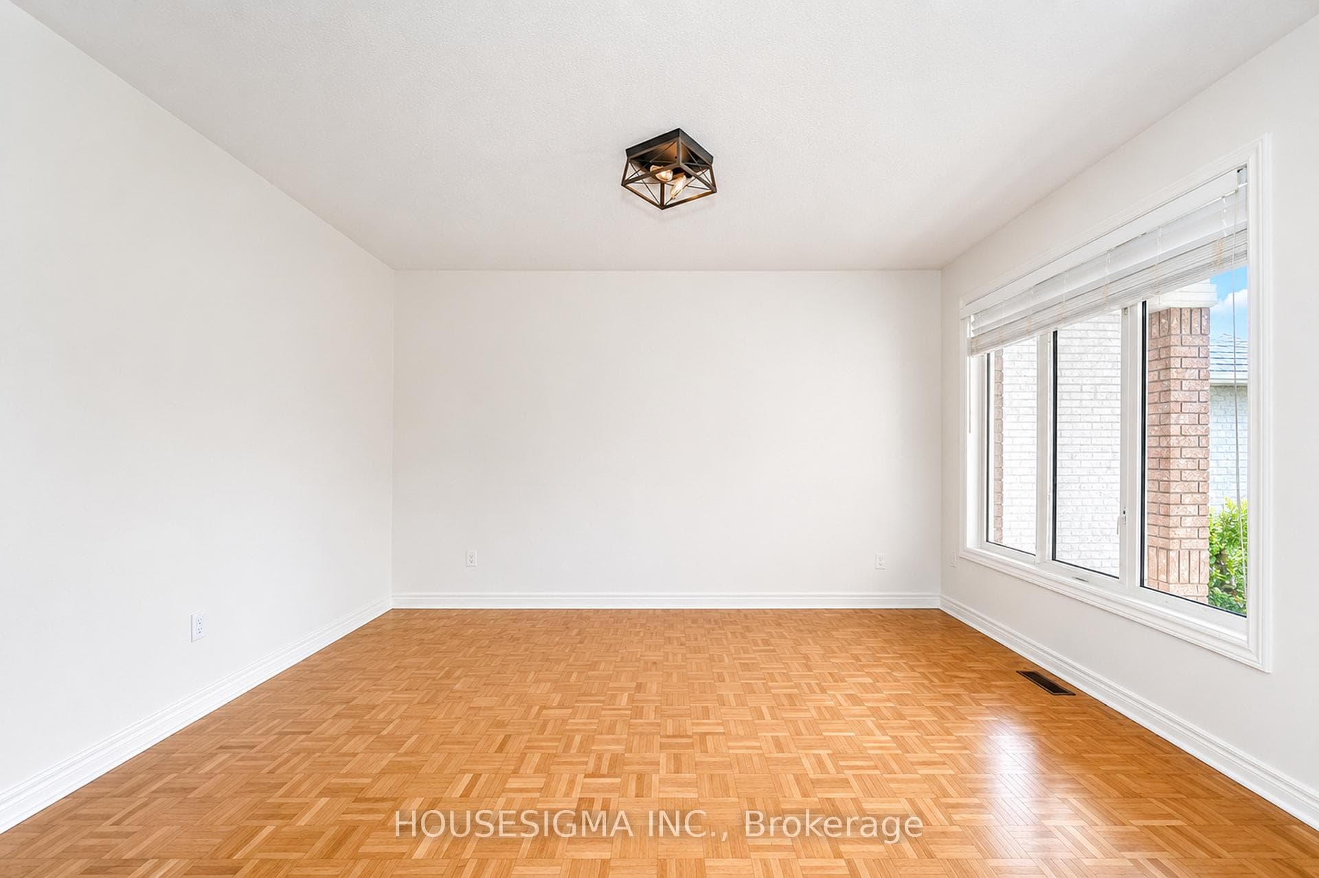 266 Royalpark Way photo 9