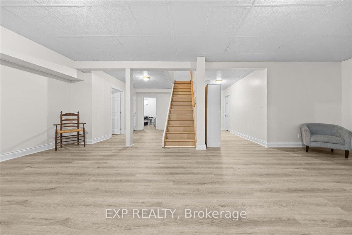 72 Darcys Way photo 28