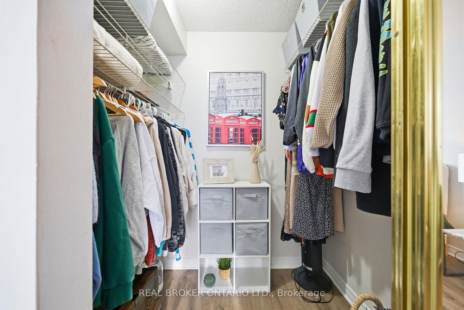 Walk-in closet
