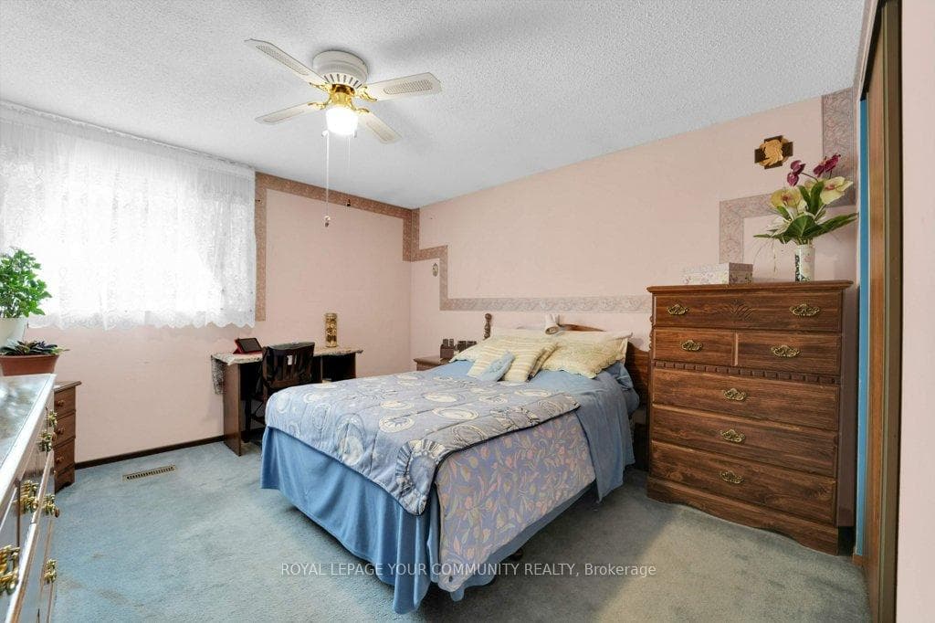 16 Mcclintock Crescent photo 34