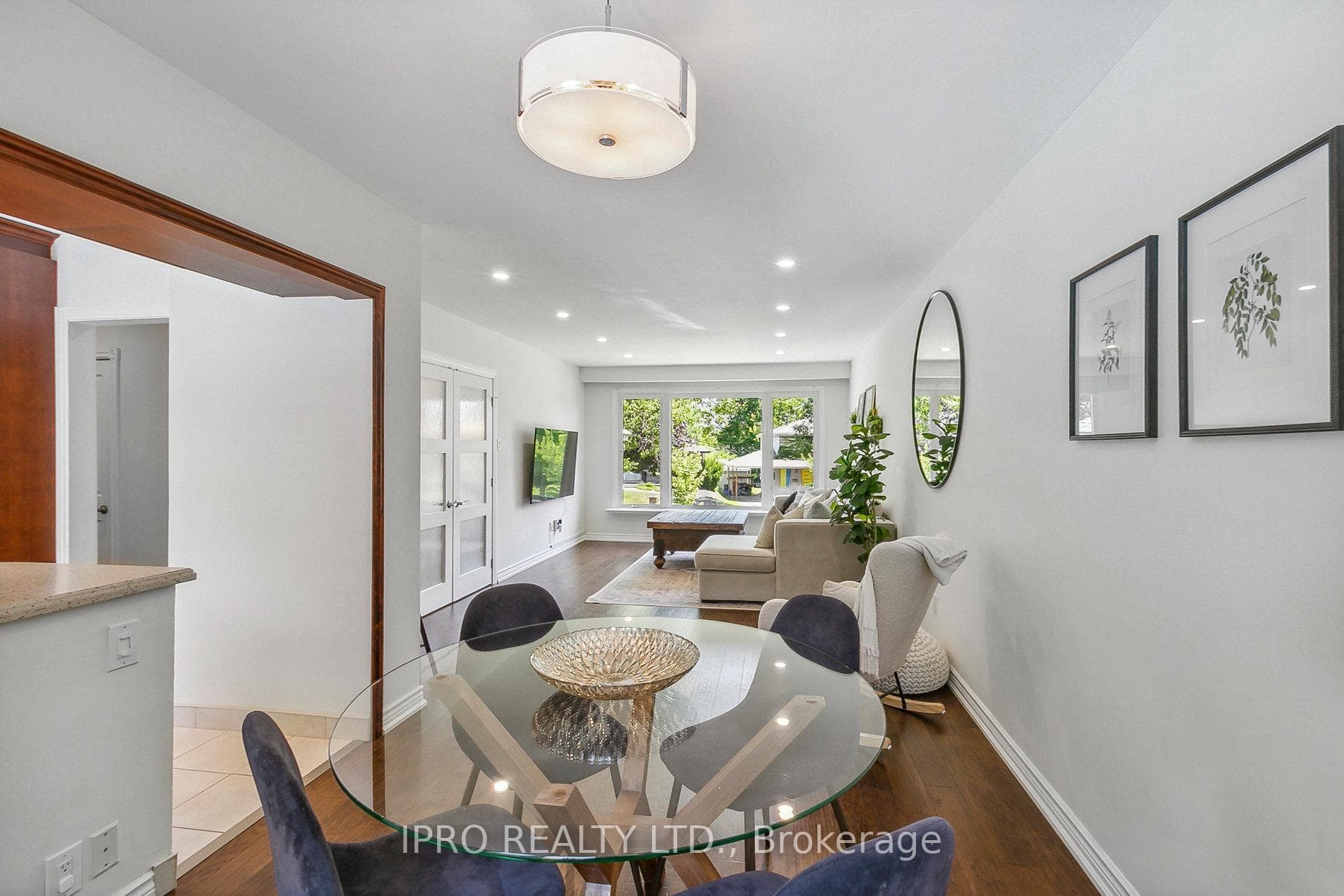 8 Sir Raymond Drive photo 9