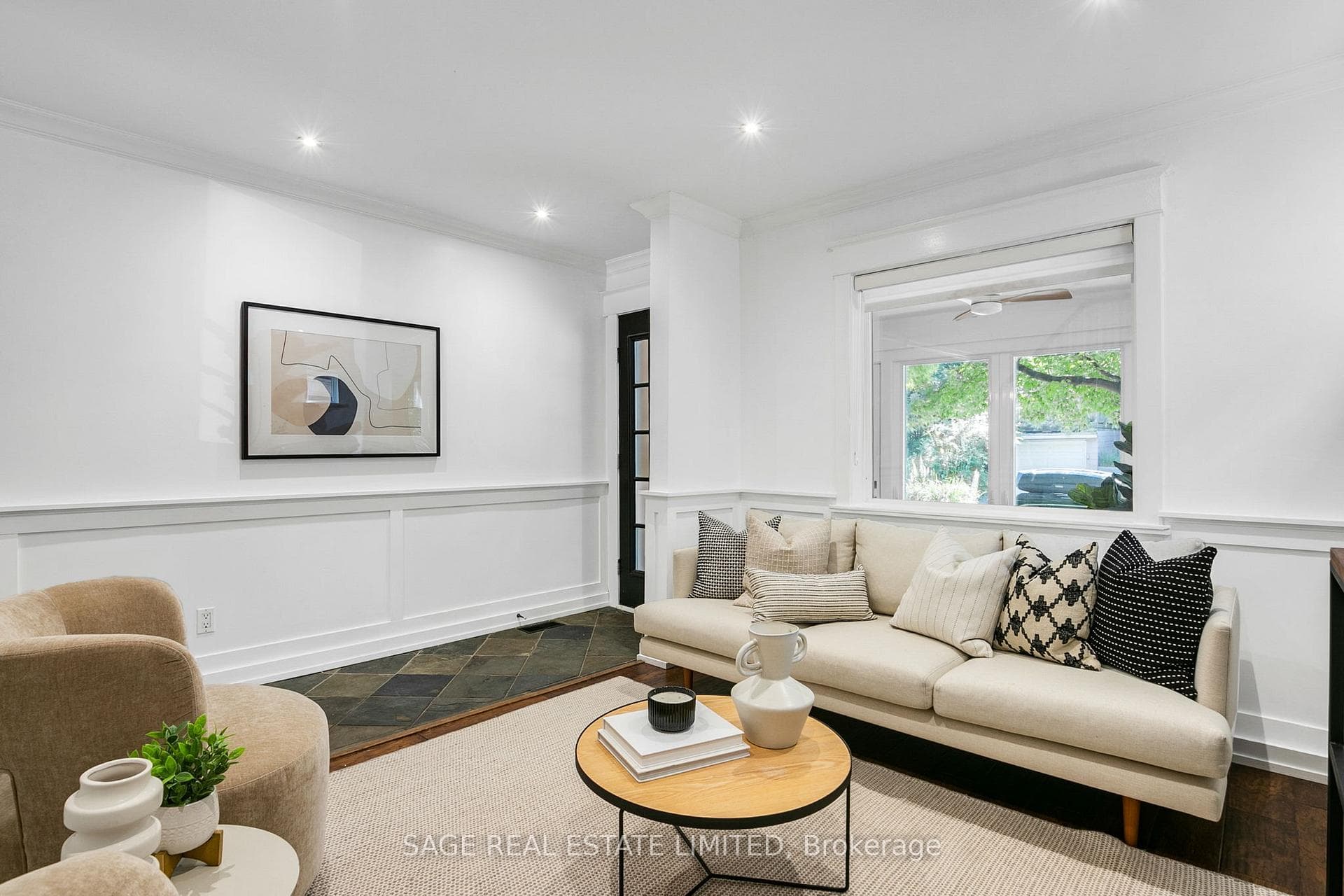 278 Hastings Avenue photo 10