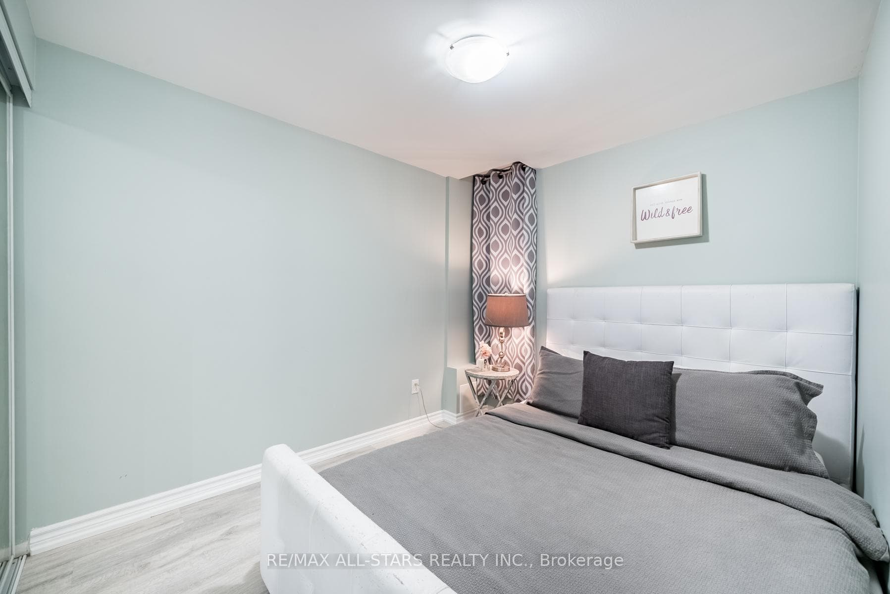 53 Maplebank Crescent photo 24