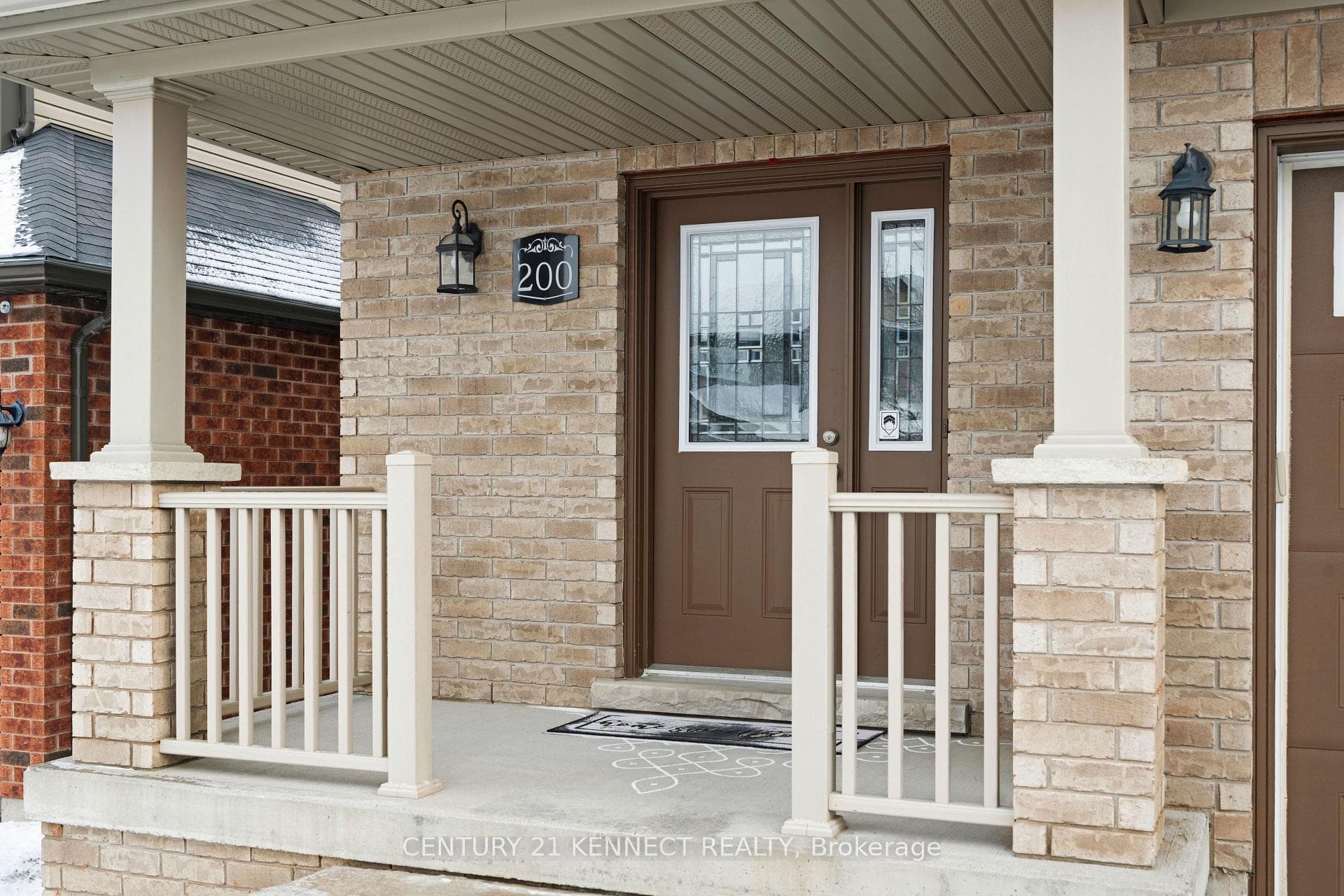 200 Courtney Crescent photo 2