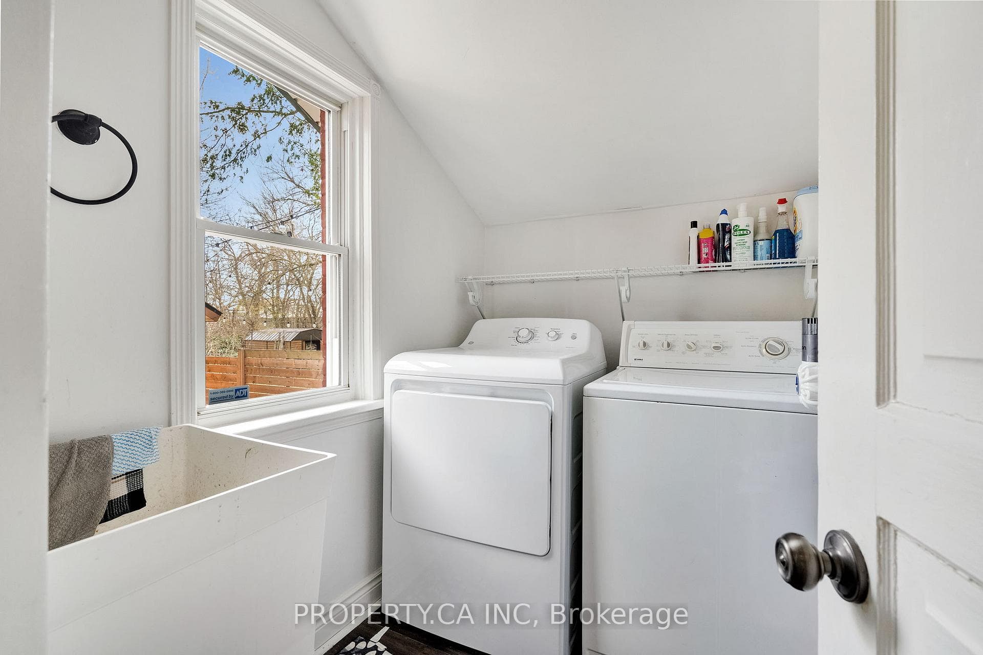 438 Ontario Street photo 24