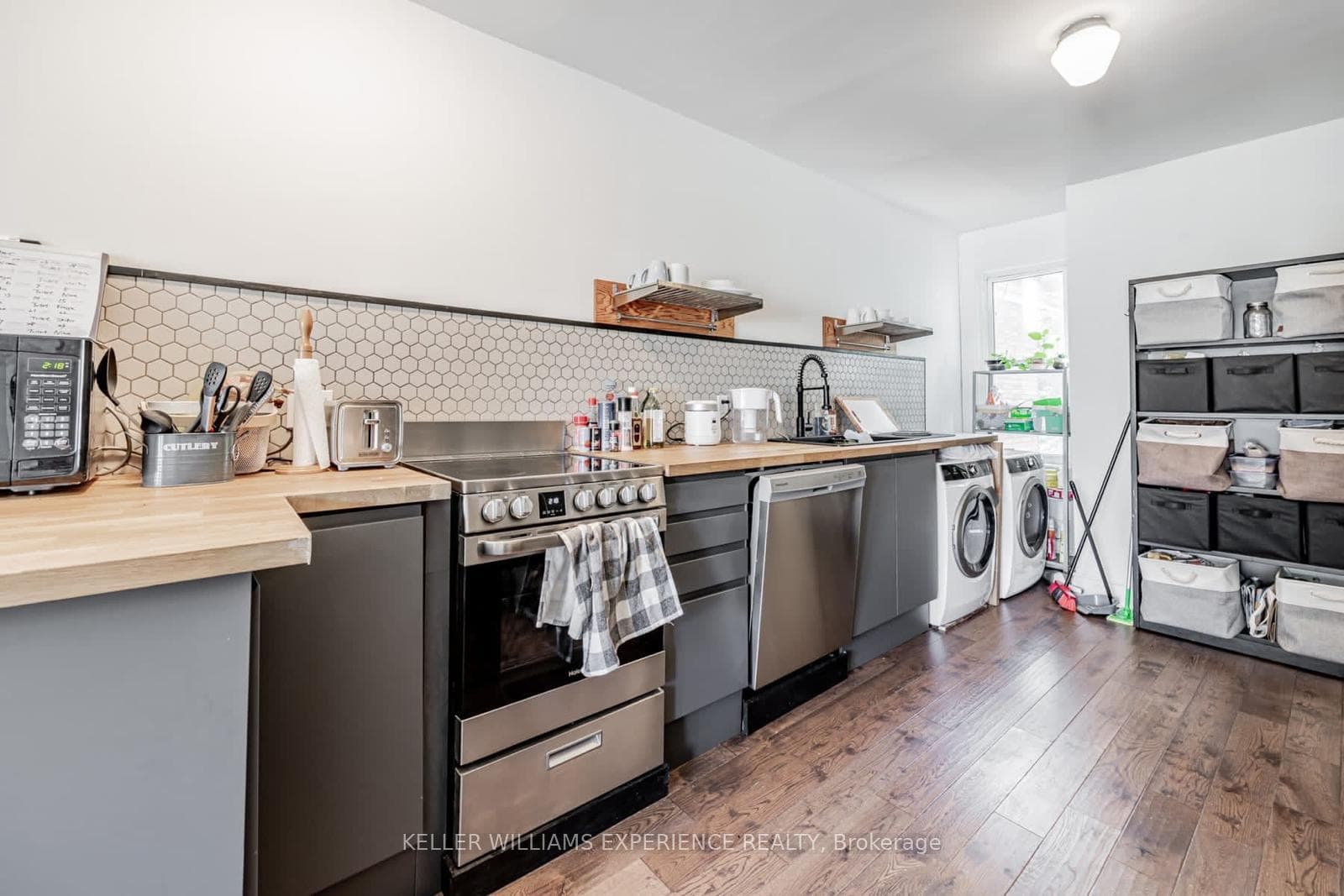 14 Coxwell Avenue photo 6