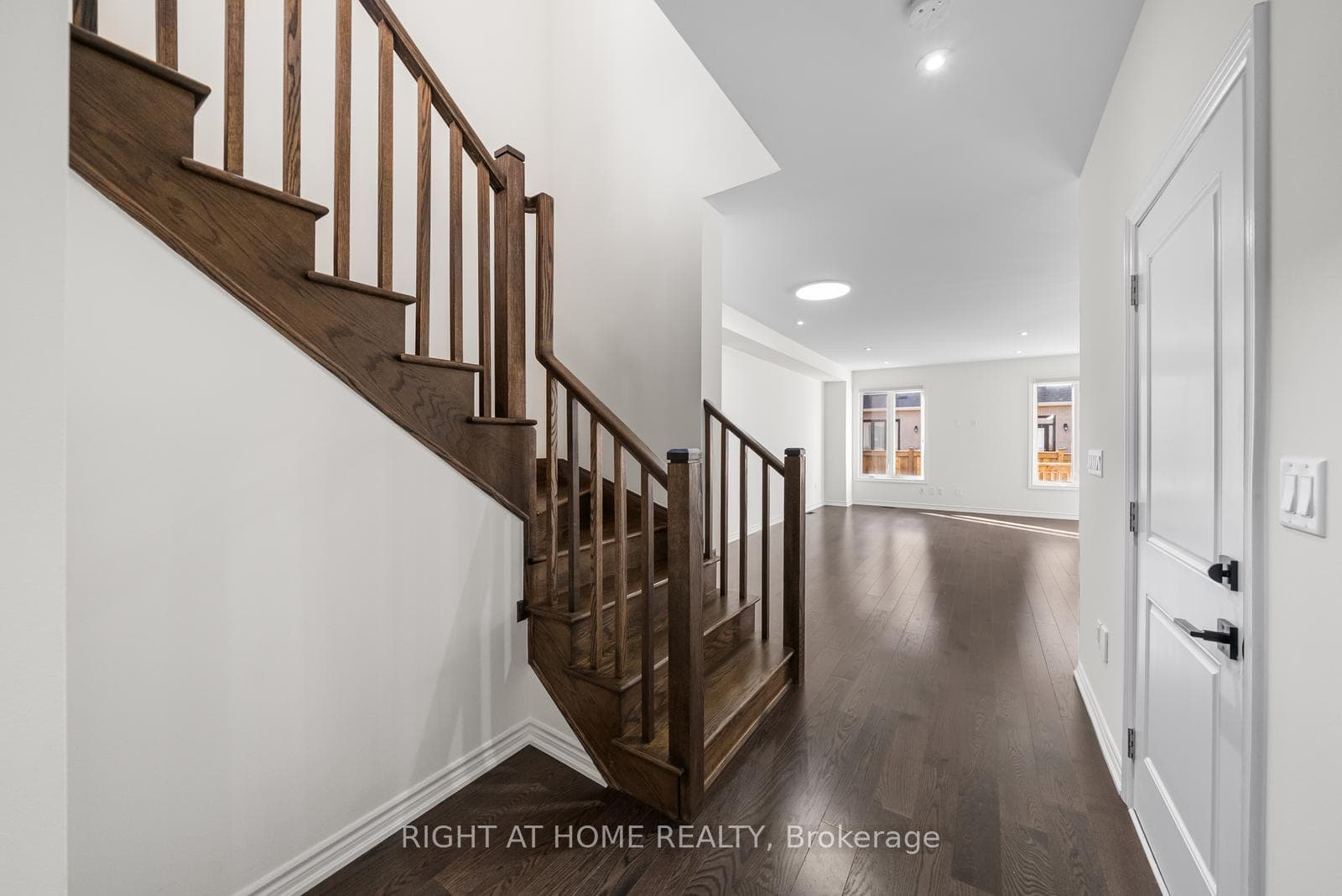 471 Bergamot Avenue photo 4