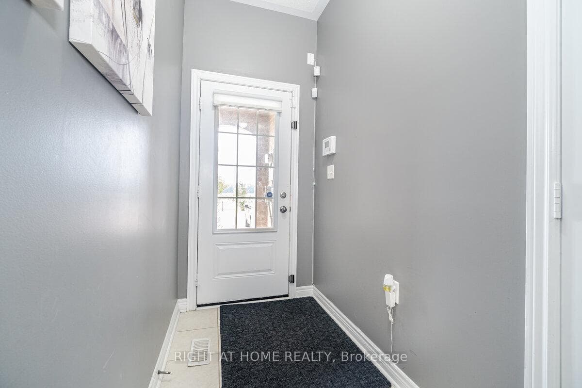 27 Pennycross Crescent Unit 4 photo 5