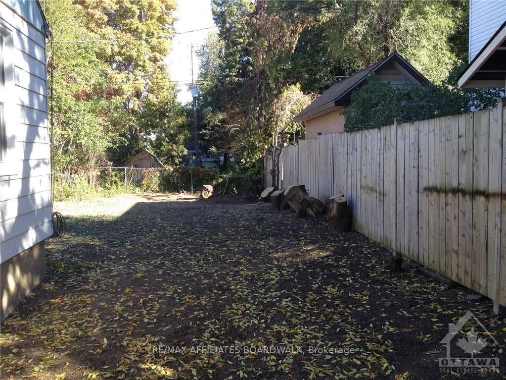 955 MERIVALE Road photo 11