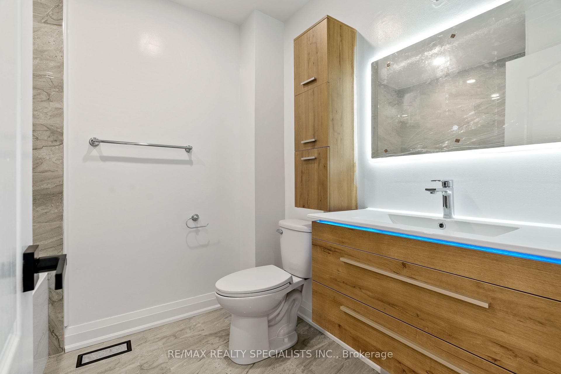 6419 Chaumont Crescent Unit Upper photo 15