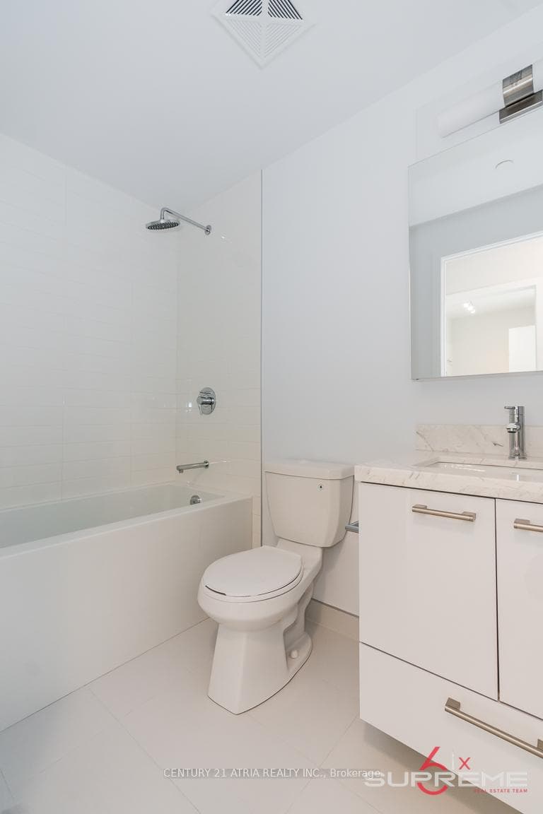 2221 Yonge Street Unit 611 photo 9
