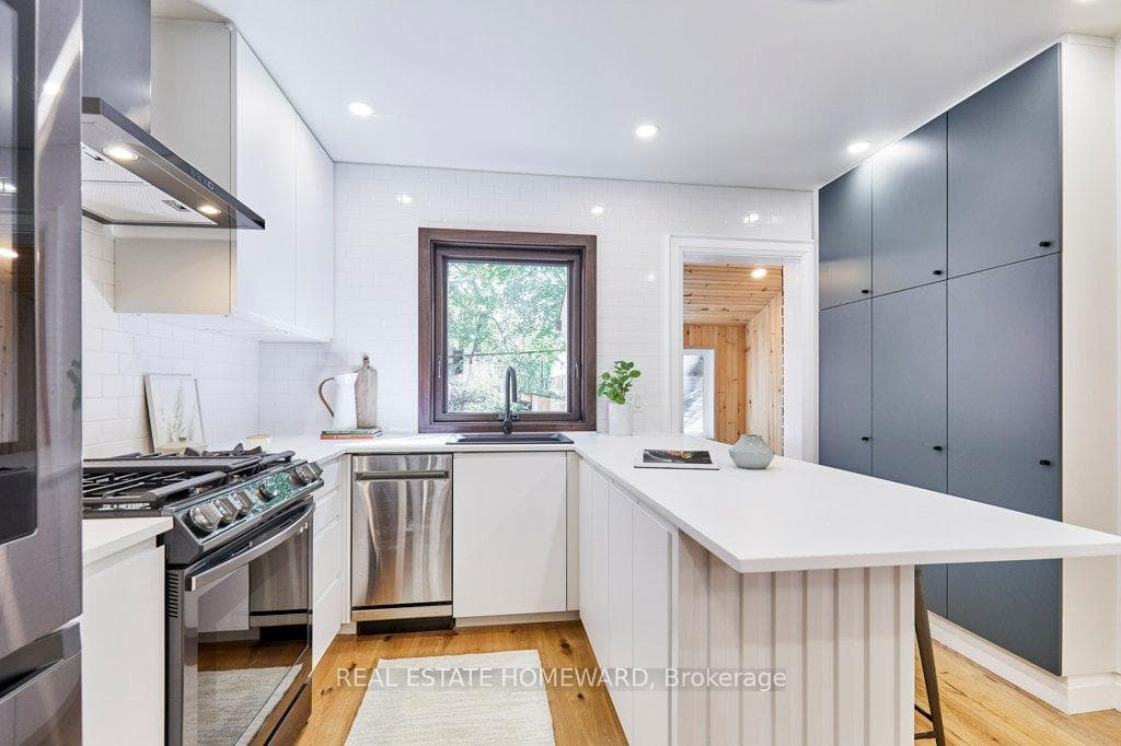 359 Scarborough Road photo 9