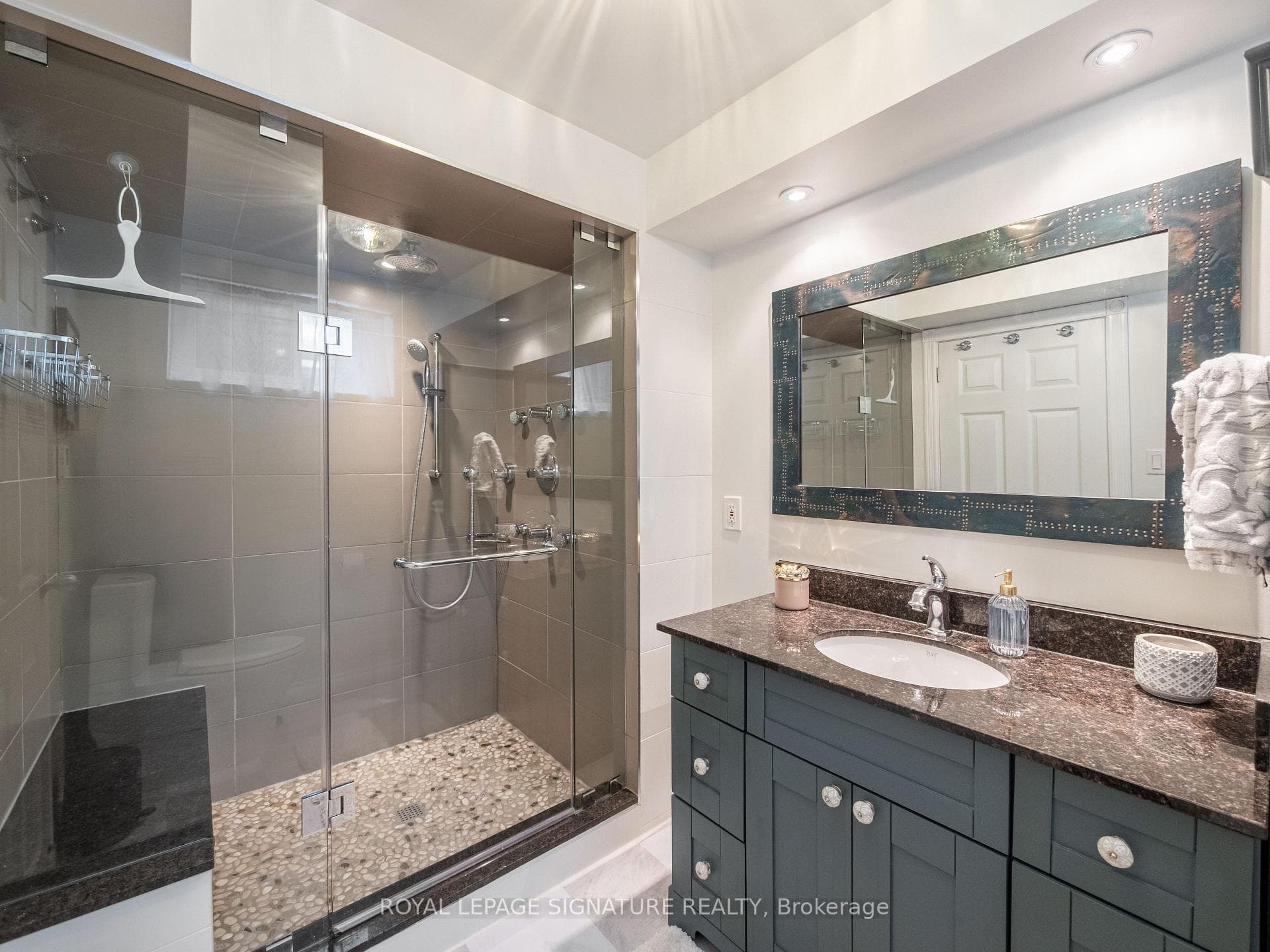 245 Appleby Road photo 21