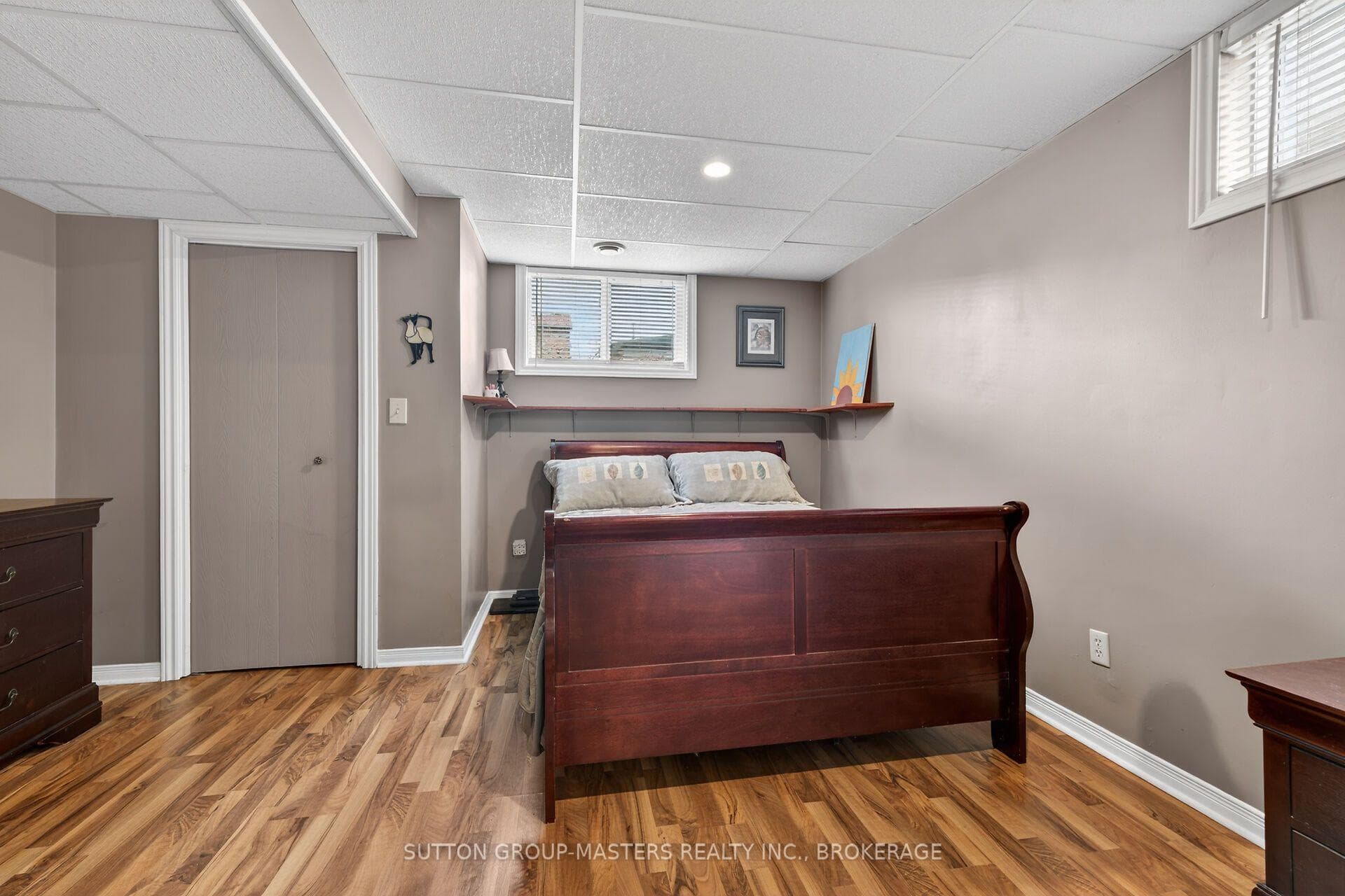 1080 Palmerston Crescent photo 26
