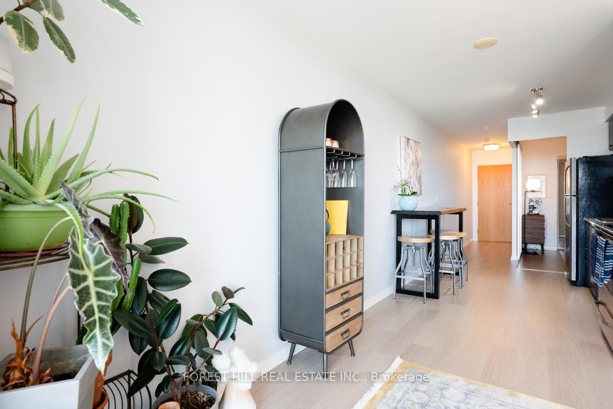 38 Joe Shuster Way Unit 1515 photo 5