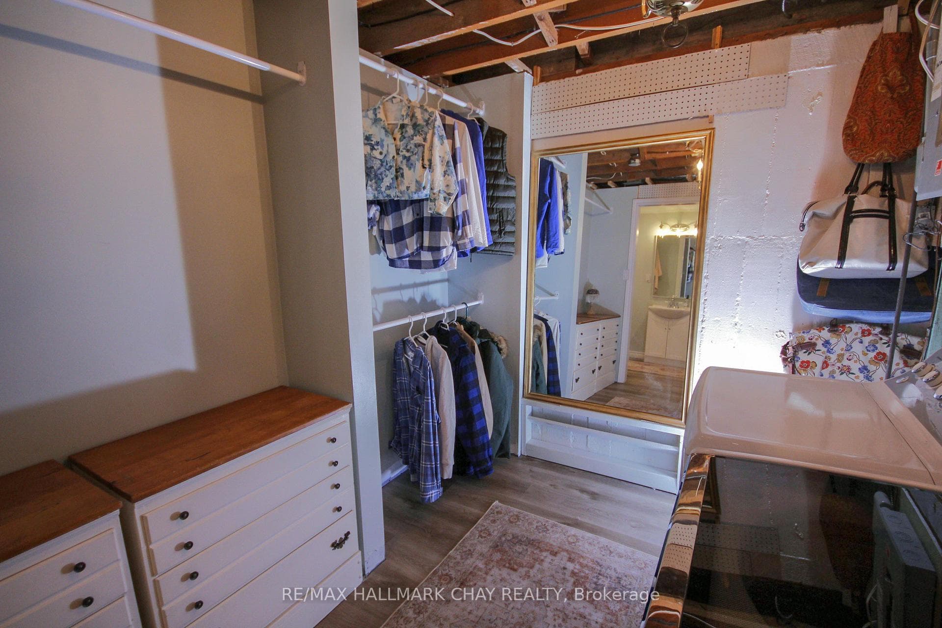139 Penetang Street photo 32