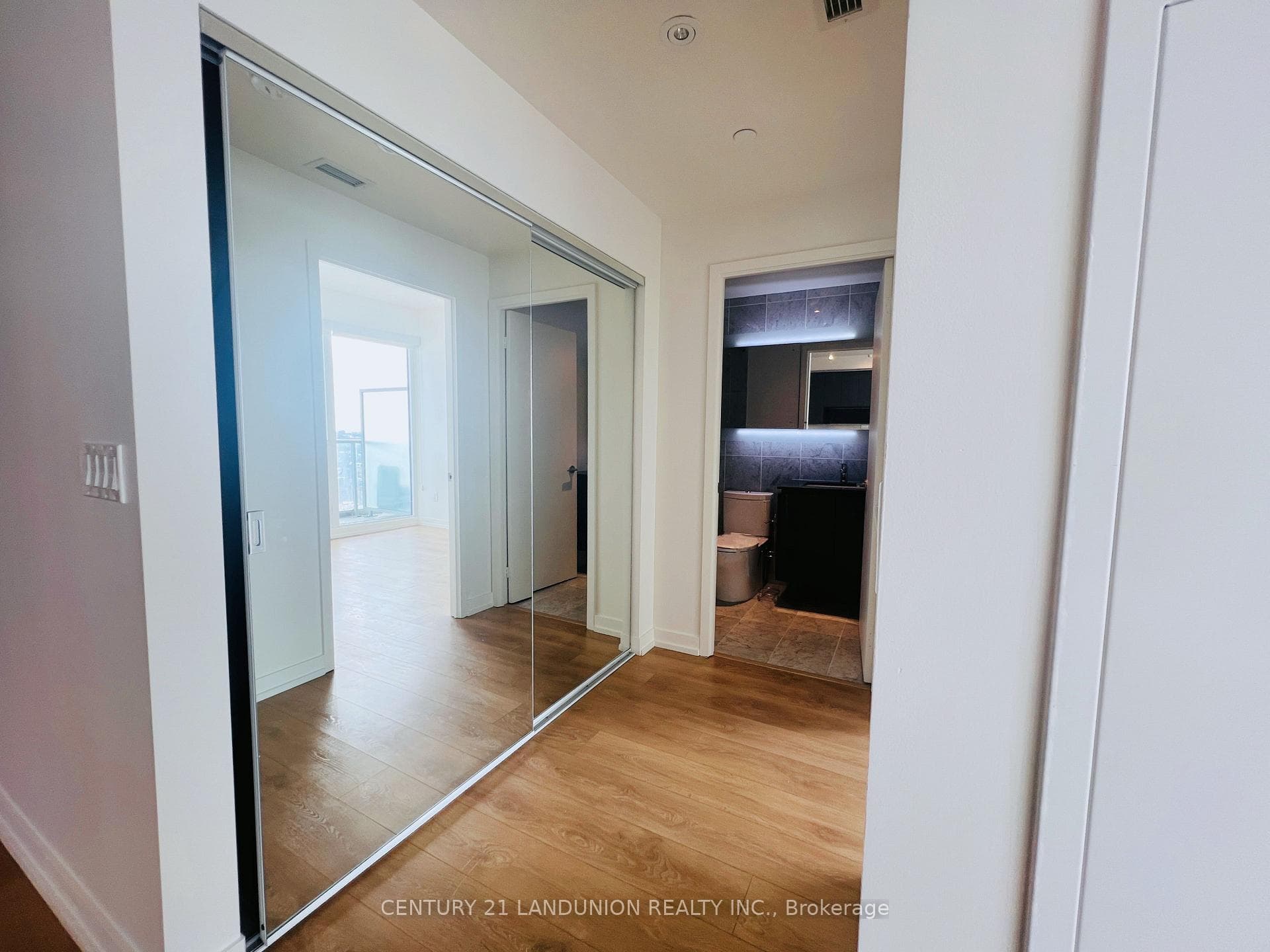 115 McMahon Drive Unit 3101 photo 9