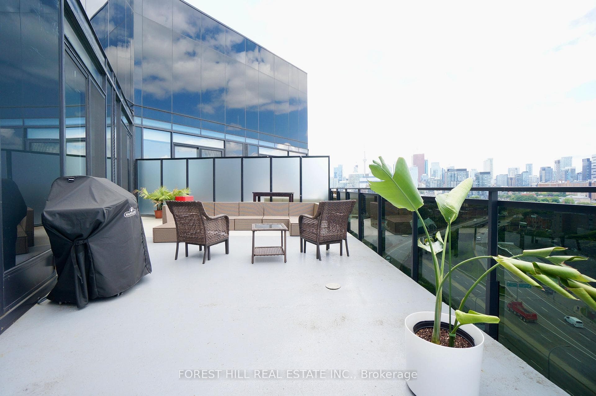 21 Lawren Harris Square Unit PH04 photo 12