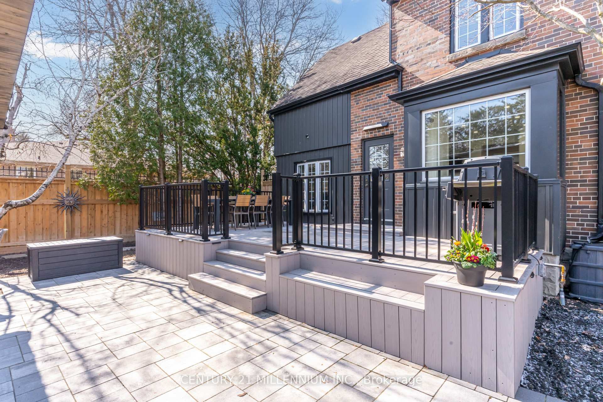 126 Elizabeth Street photo 33