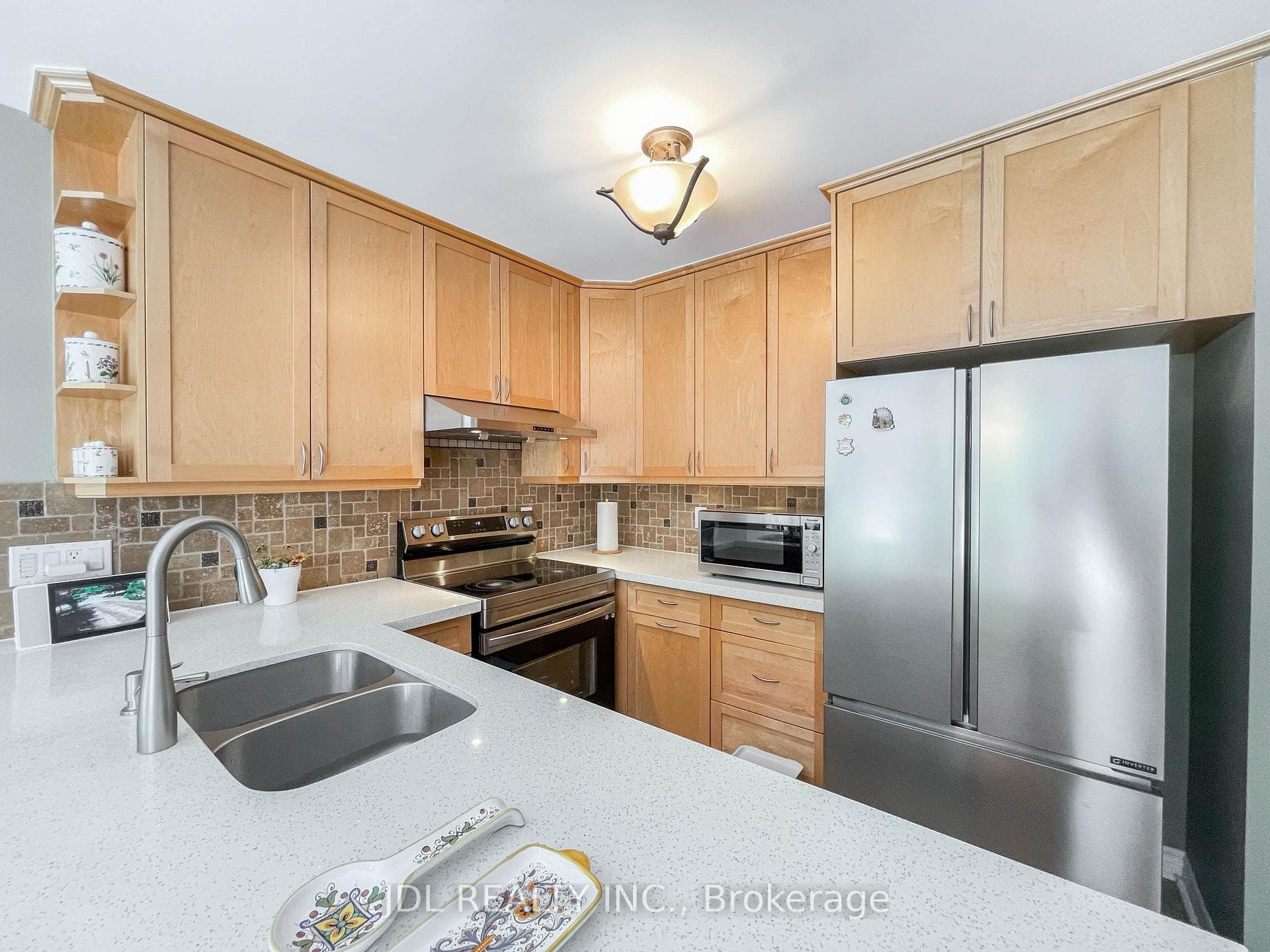 126 Weir Crescent photo 17