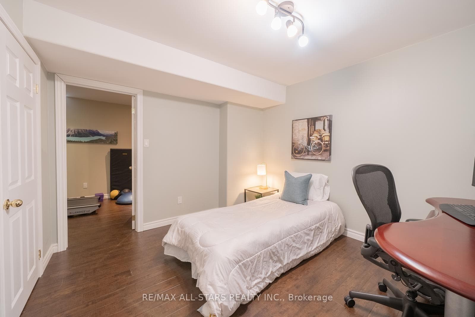 566 Hoover Park Drive photo 42
