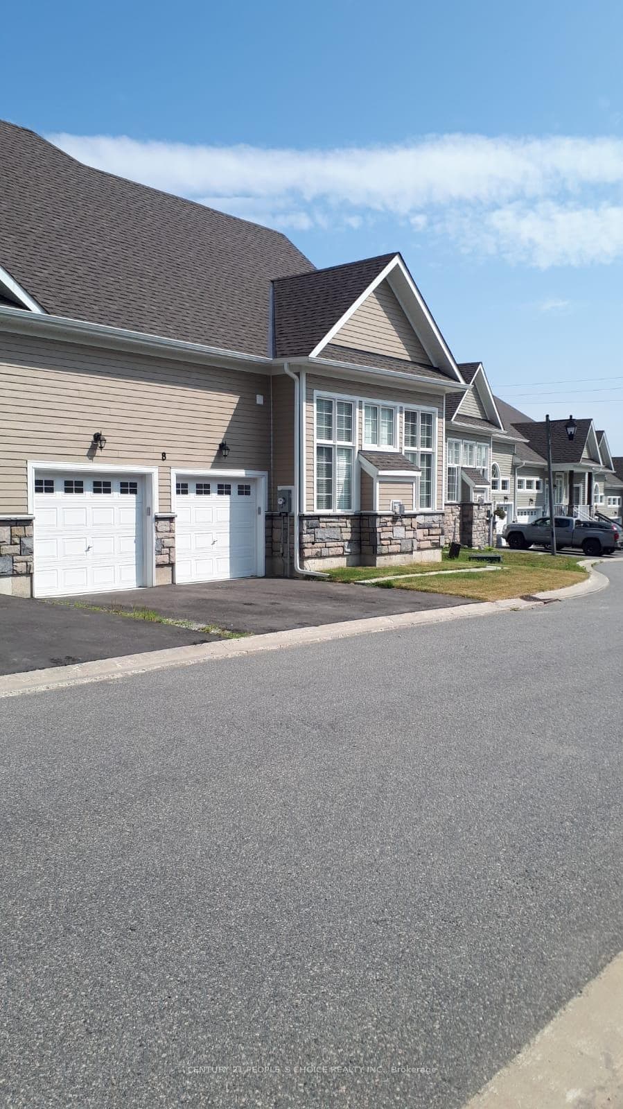 8 Prescott Crescent photo 1
