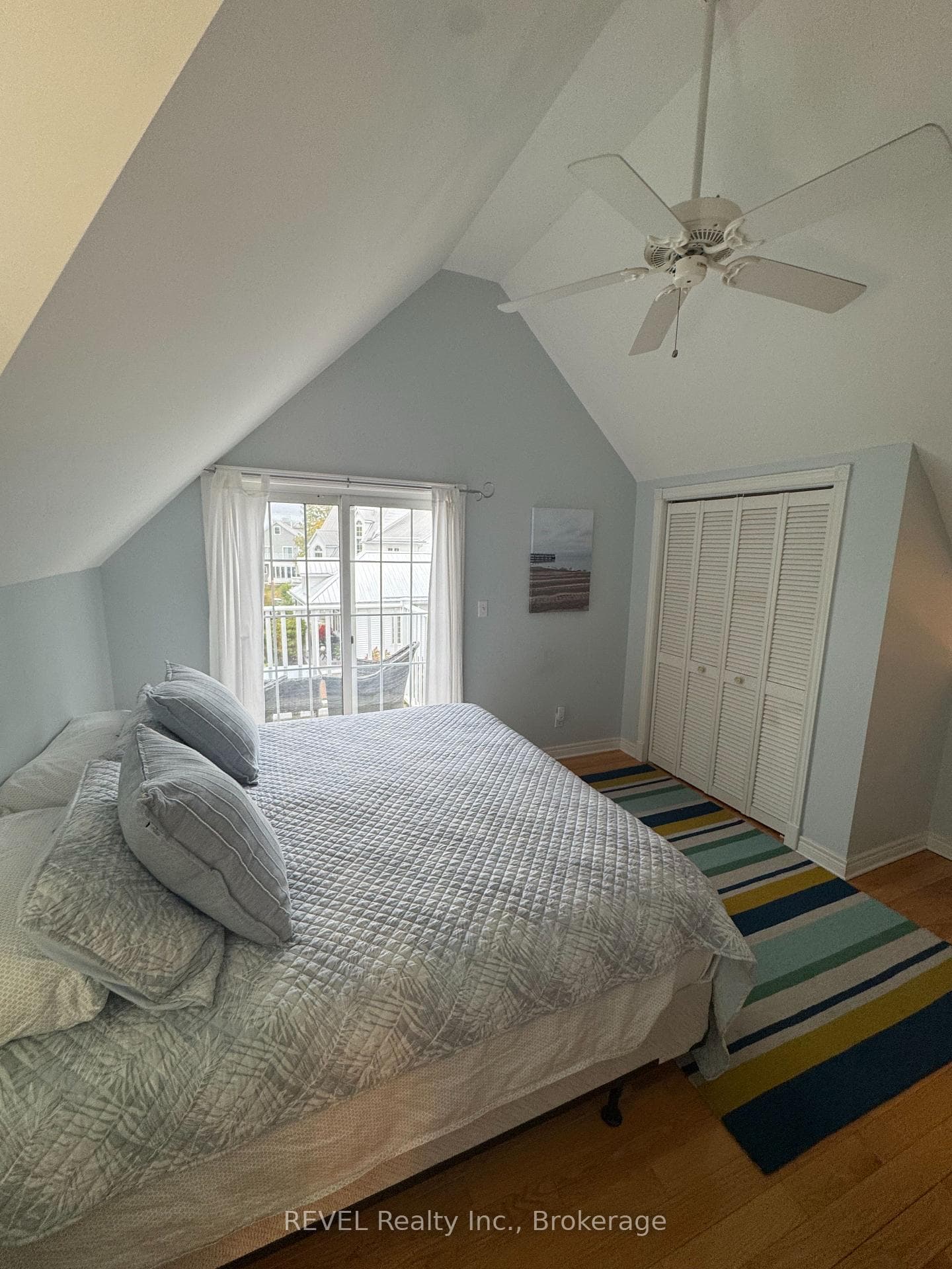 primary bedroom - king bed - 2nd floor